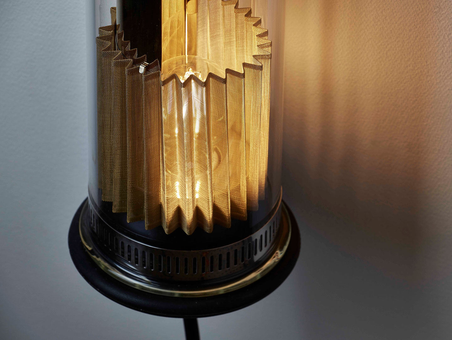 Dcw Itt 100 500 Wall Lamp Gold Detail 2 Dominique Perrault Gaelle Lauriot Prevost