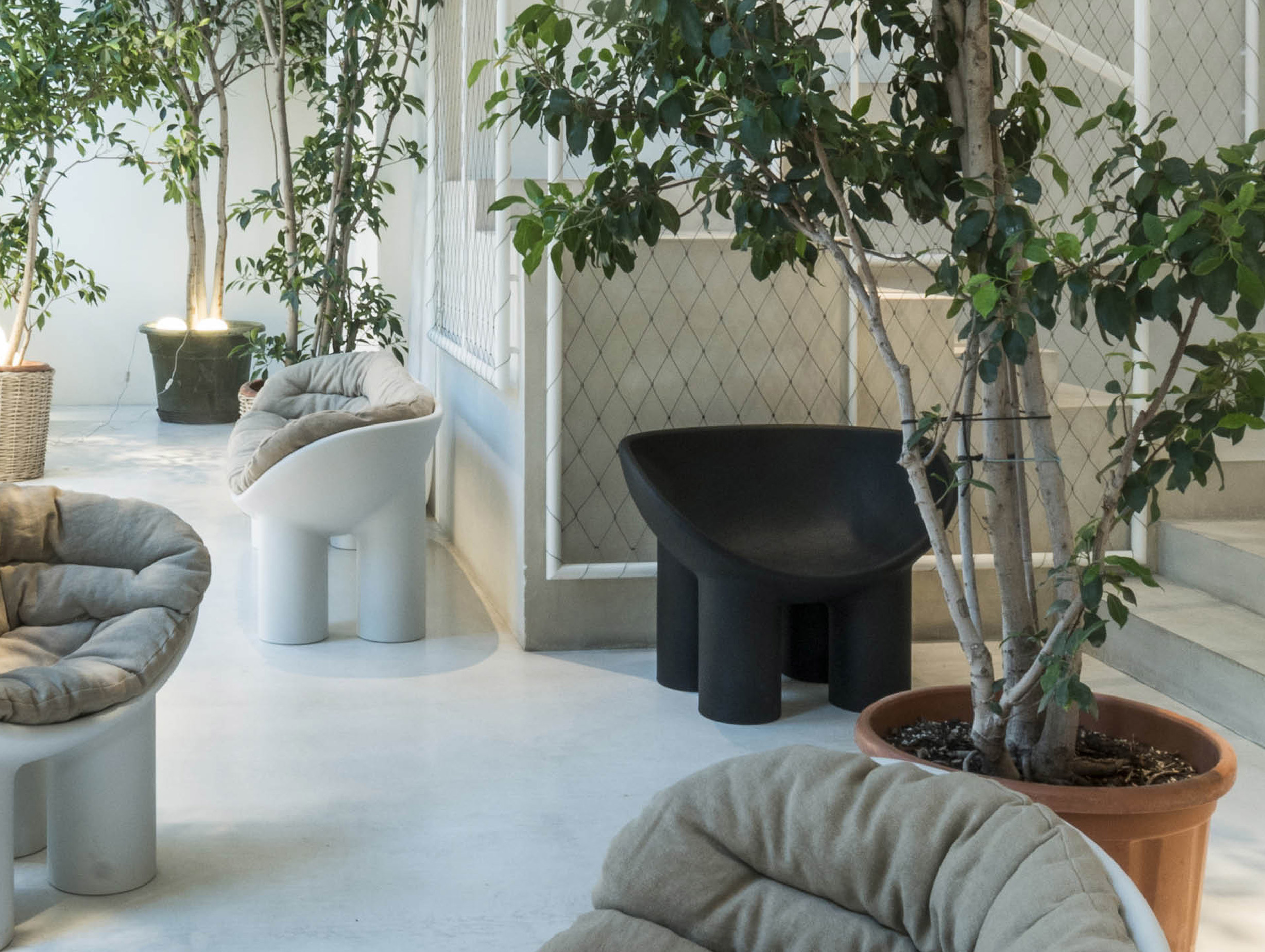 Driade faye toogood roly poly outdoor chair lifestyle2