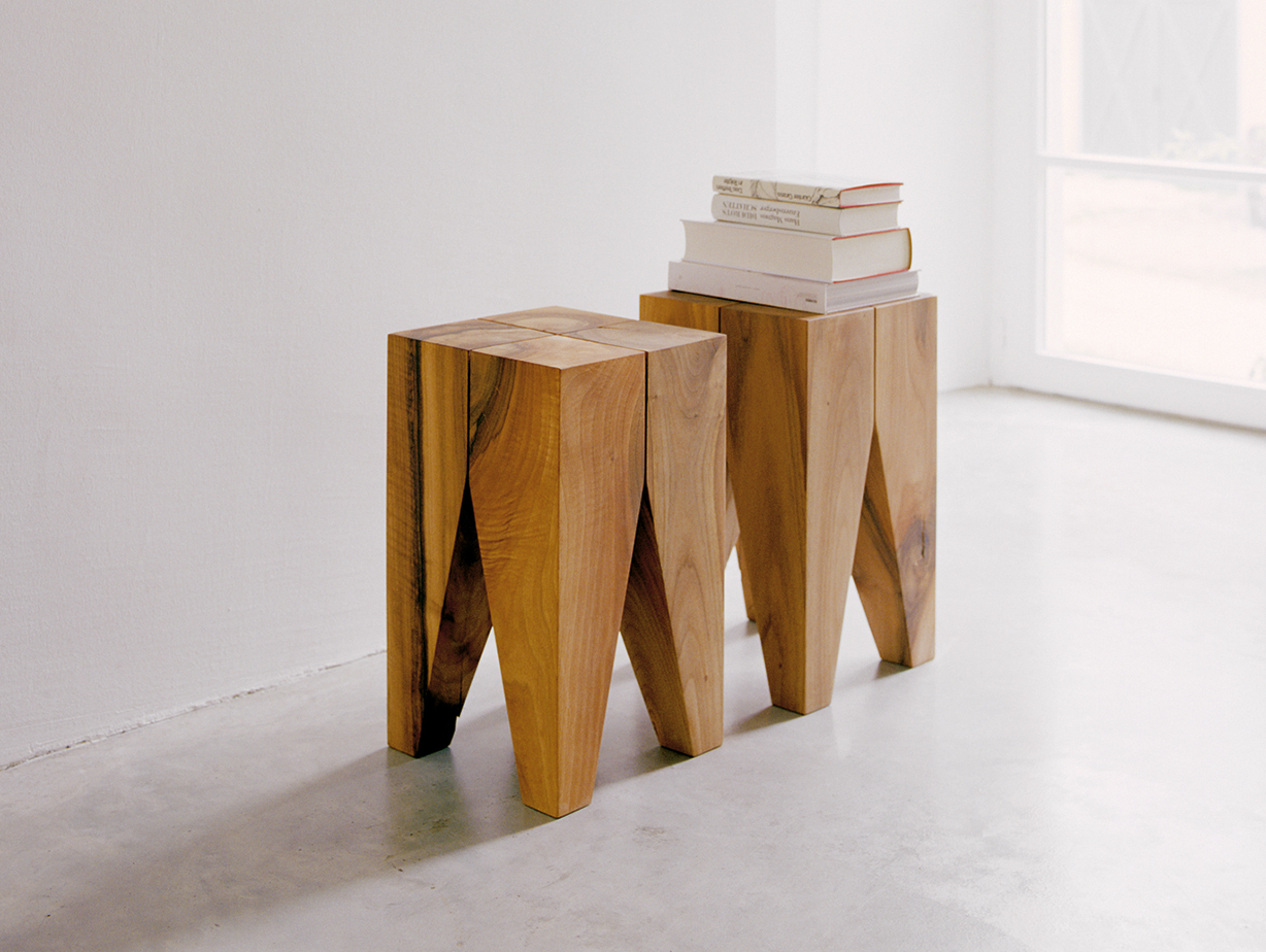 E15 Backenzahn stool 2 walnut