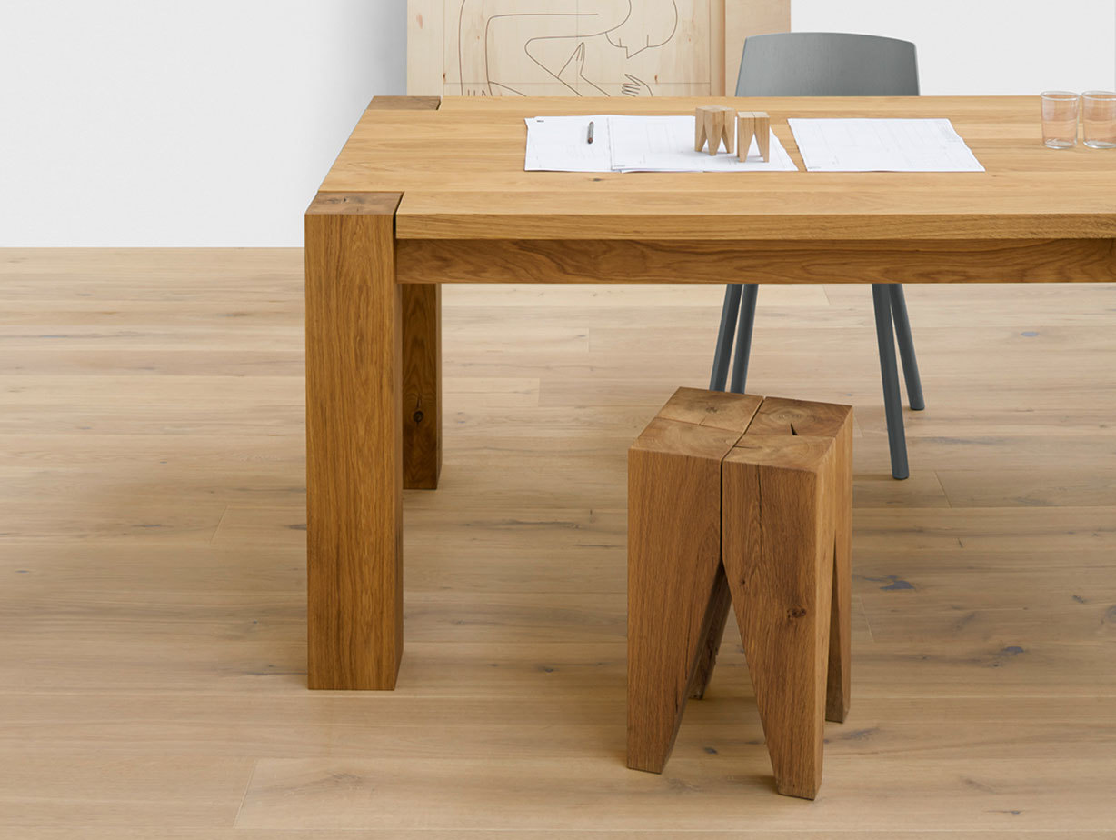 E15 Backenzahn stool oak 2