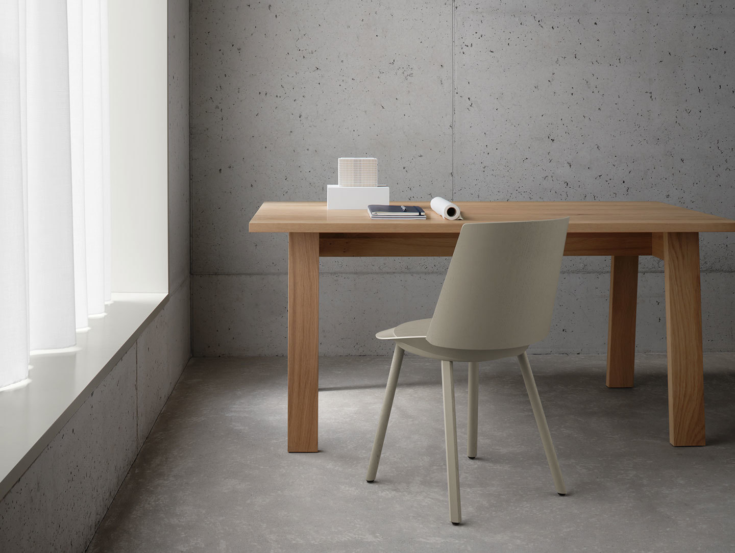 E15 Basis Table oak David Chipperfield