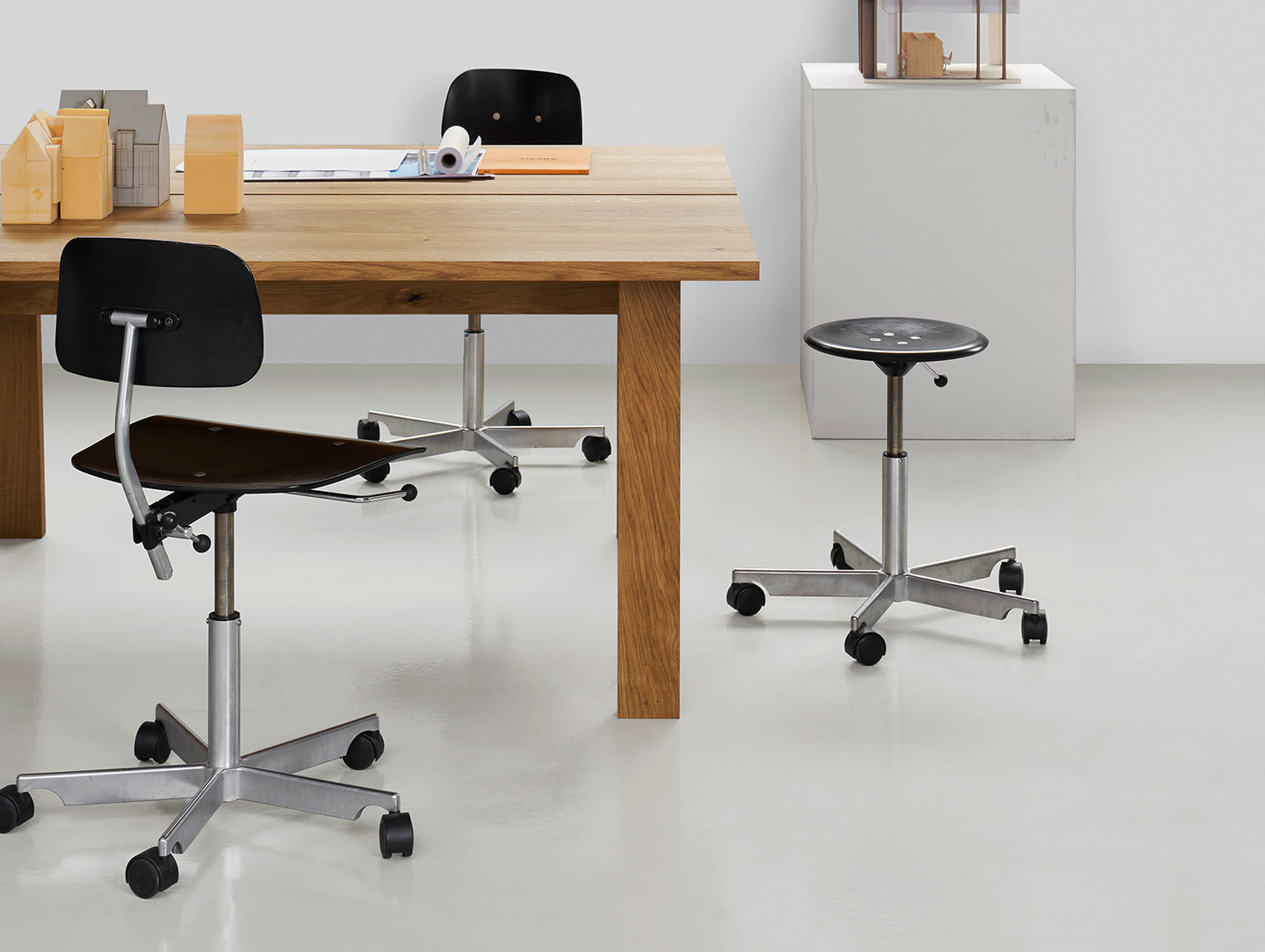 E15 Basis Workstation Desk detail 1 David Chipperfield