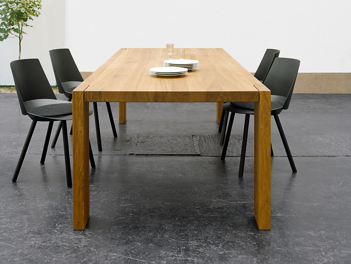 E15 004 TA17 LONDON CH04 HOUDINI black