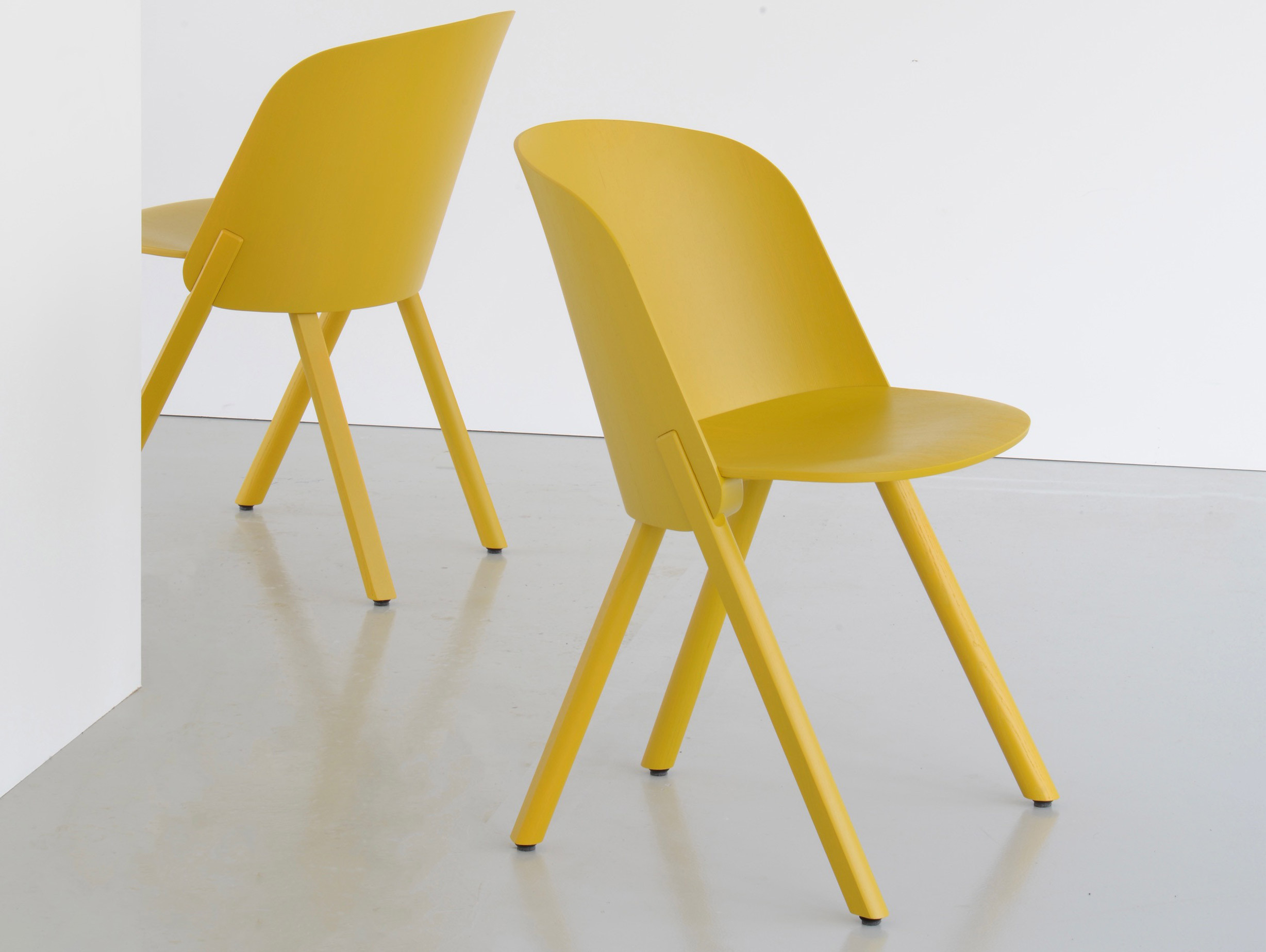 E15 this chair yellow stefan diez lifestyle