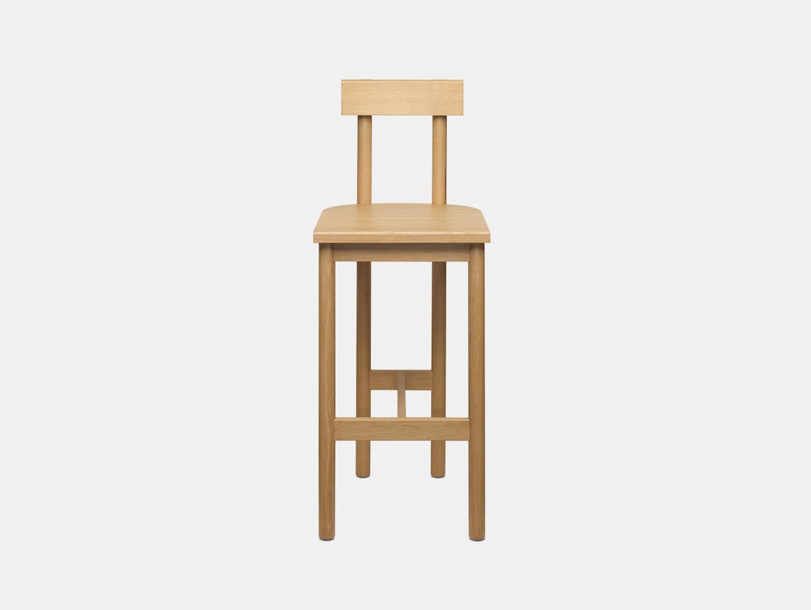 E15 gamar stool clear lacquered oak front