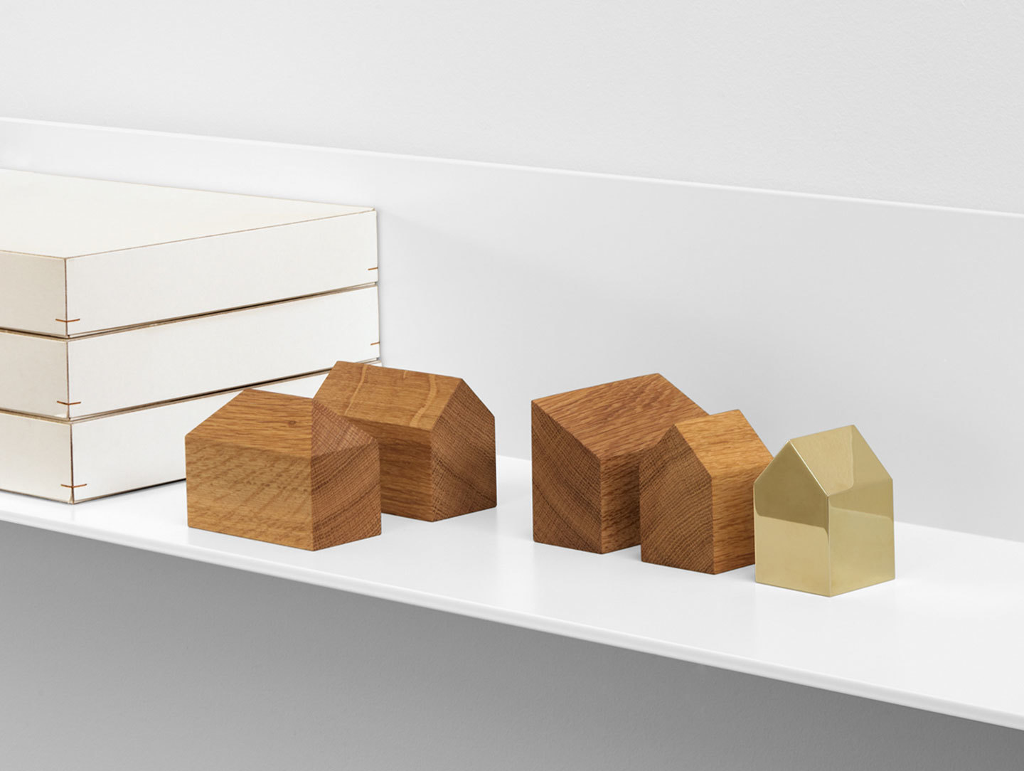 E15 Haus Paperweights Brass Oak Jan Philip Holler