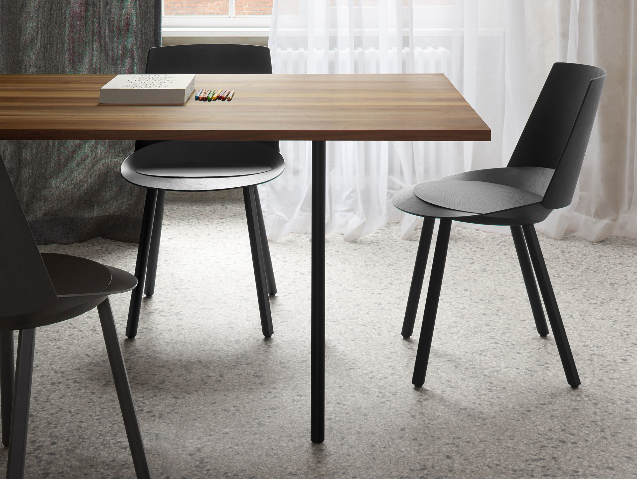 E15 Anton Table Walnut Houdini Philipp Mainzer