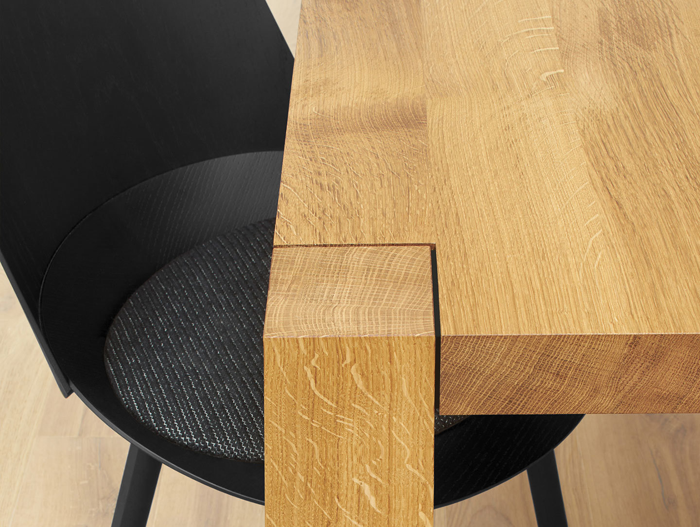 E15 Holborn Table Oak Detail 2 Philipp Mainzer 2