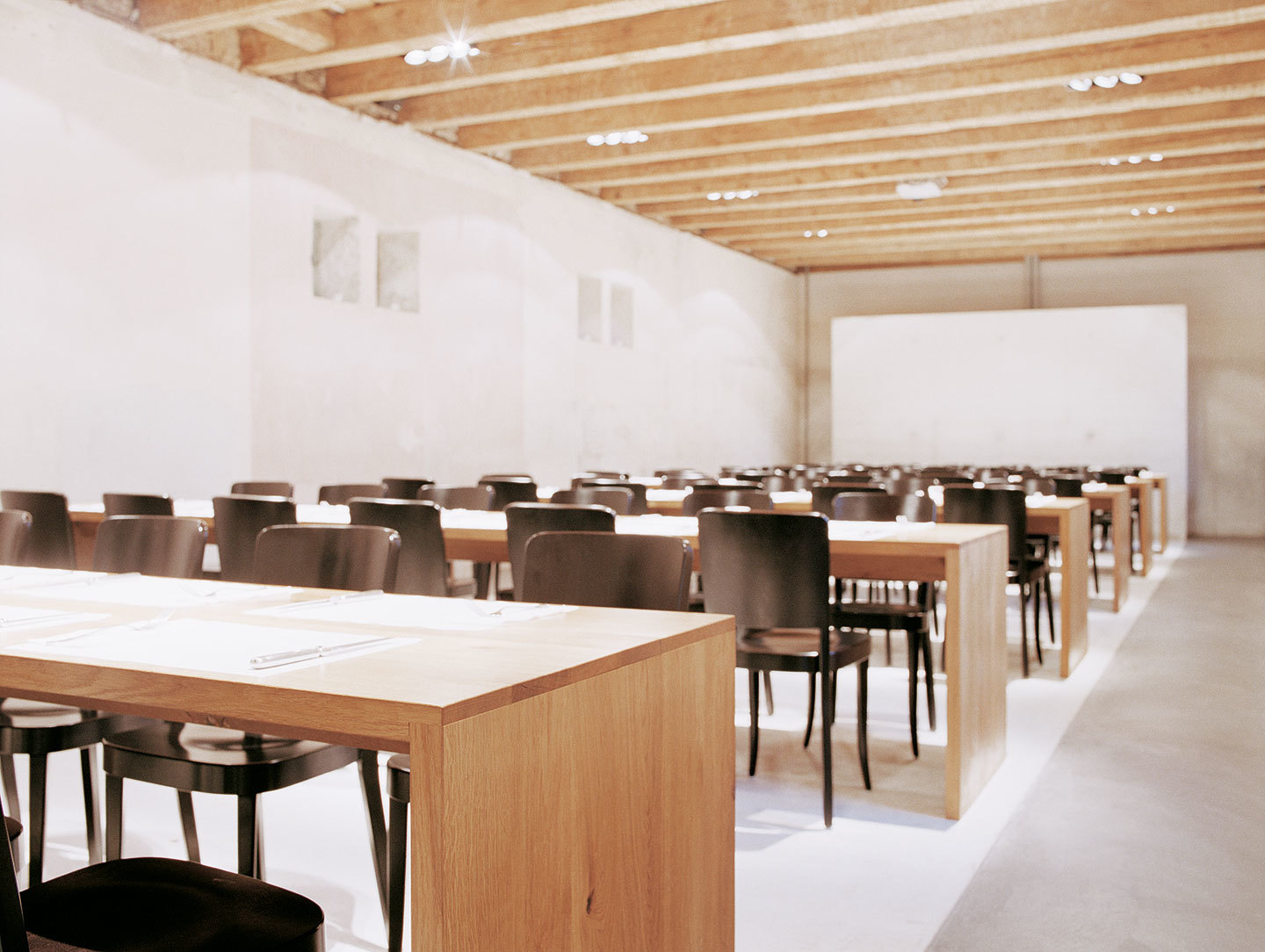 E15 Ponte Dining Table Oak Philipp Mainzer