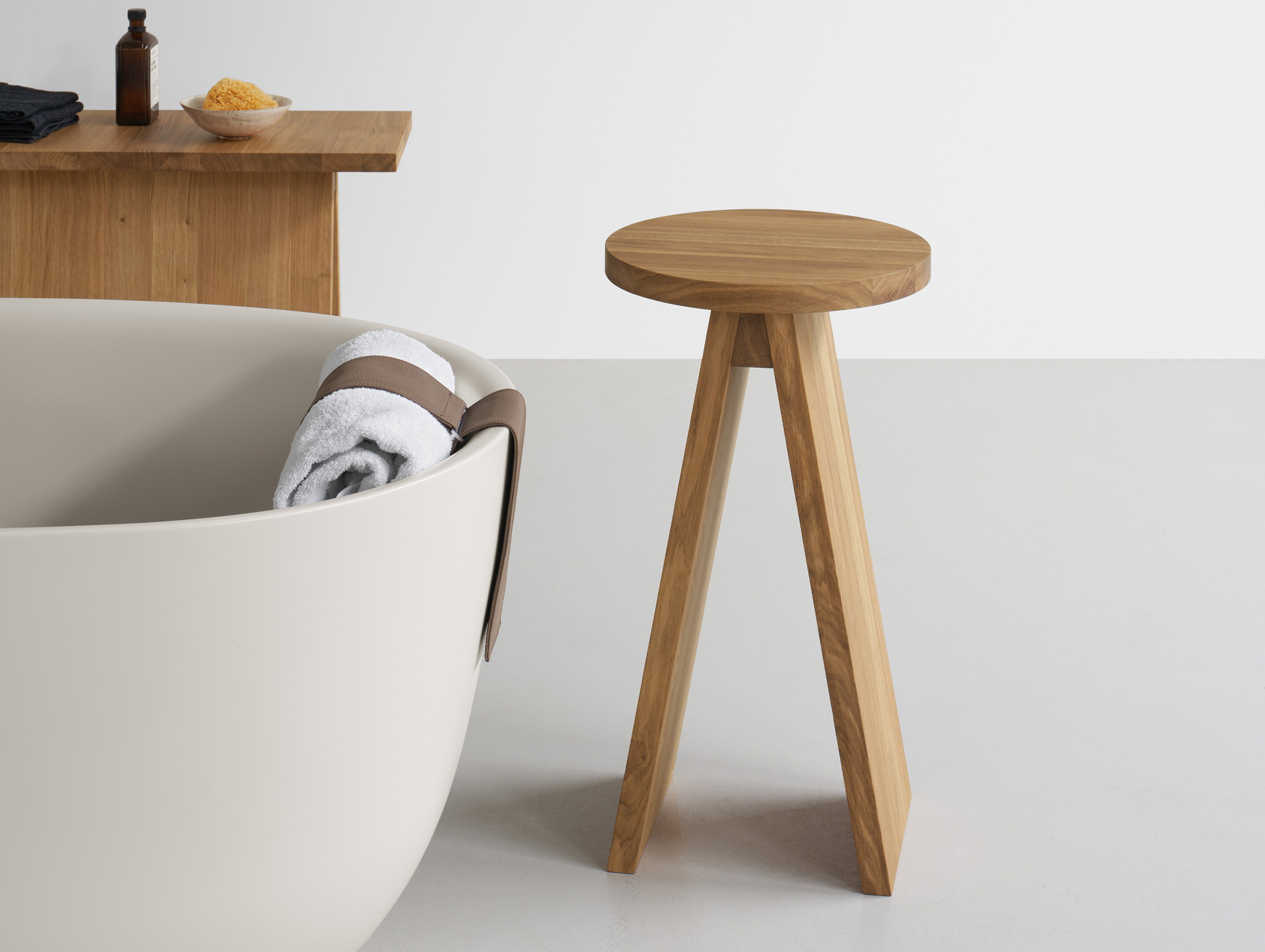 E15 stefan diaz ek01 stool oak lifestyle