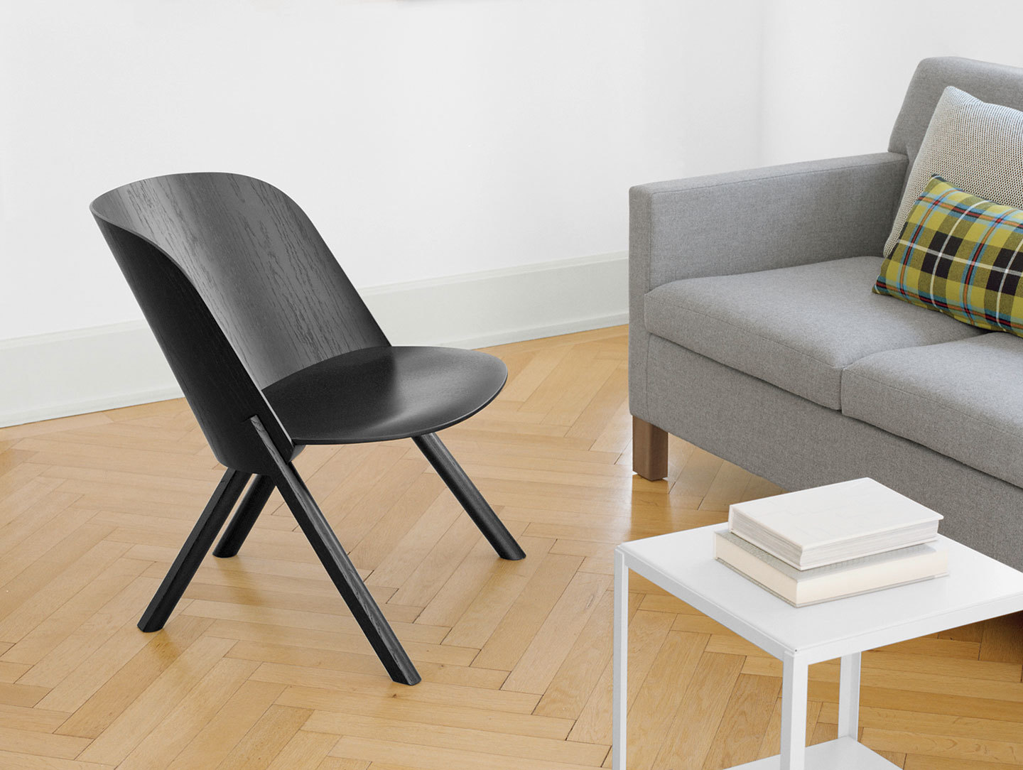 E15 That Lounge Chair Black 2 Stefan Diez