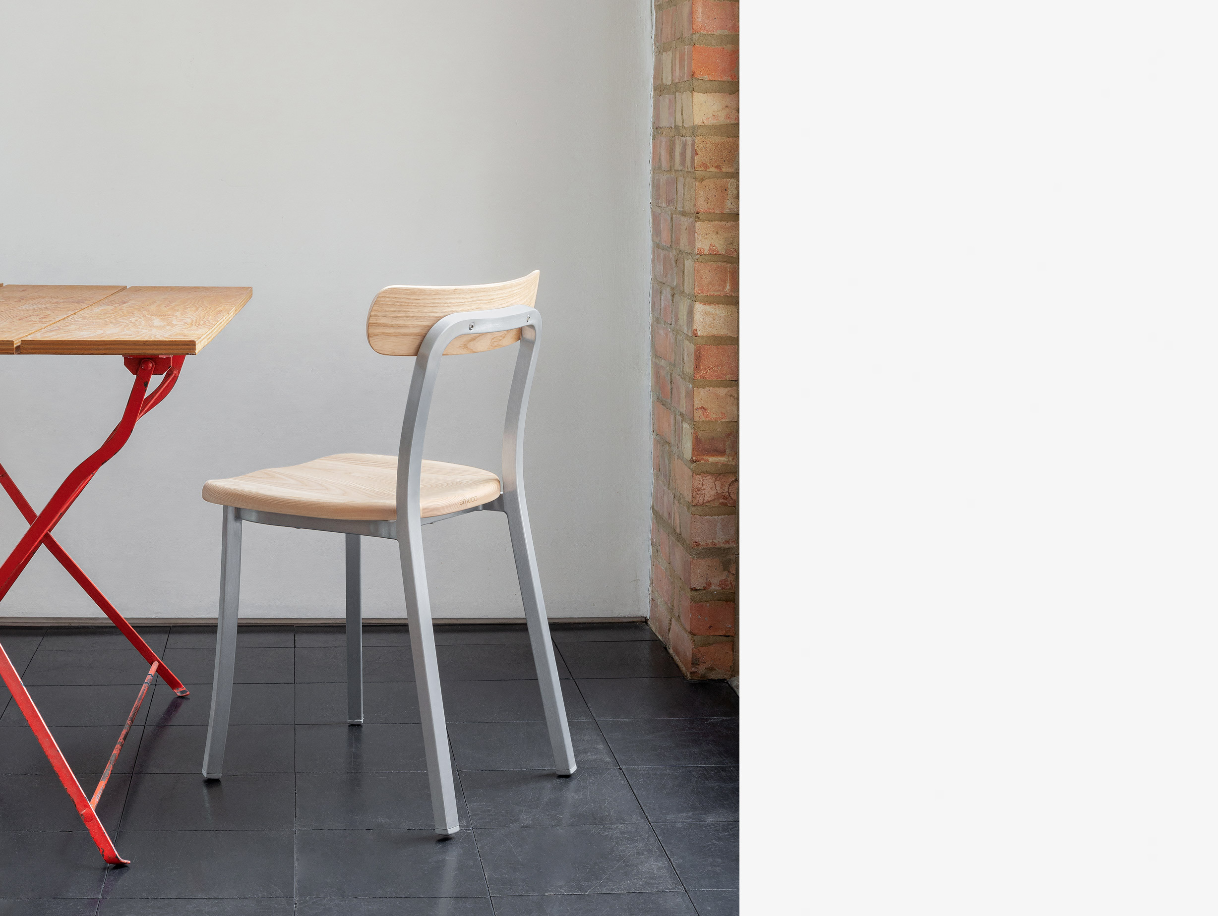 Emeco jasper morrison utility chair lifestyle2