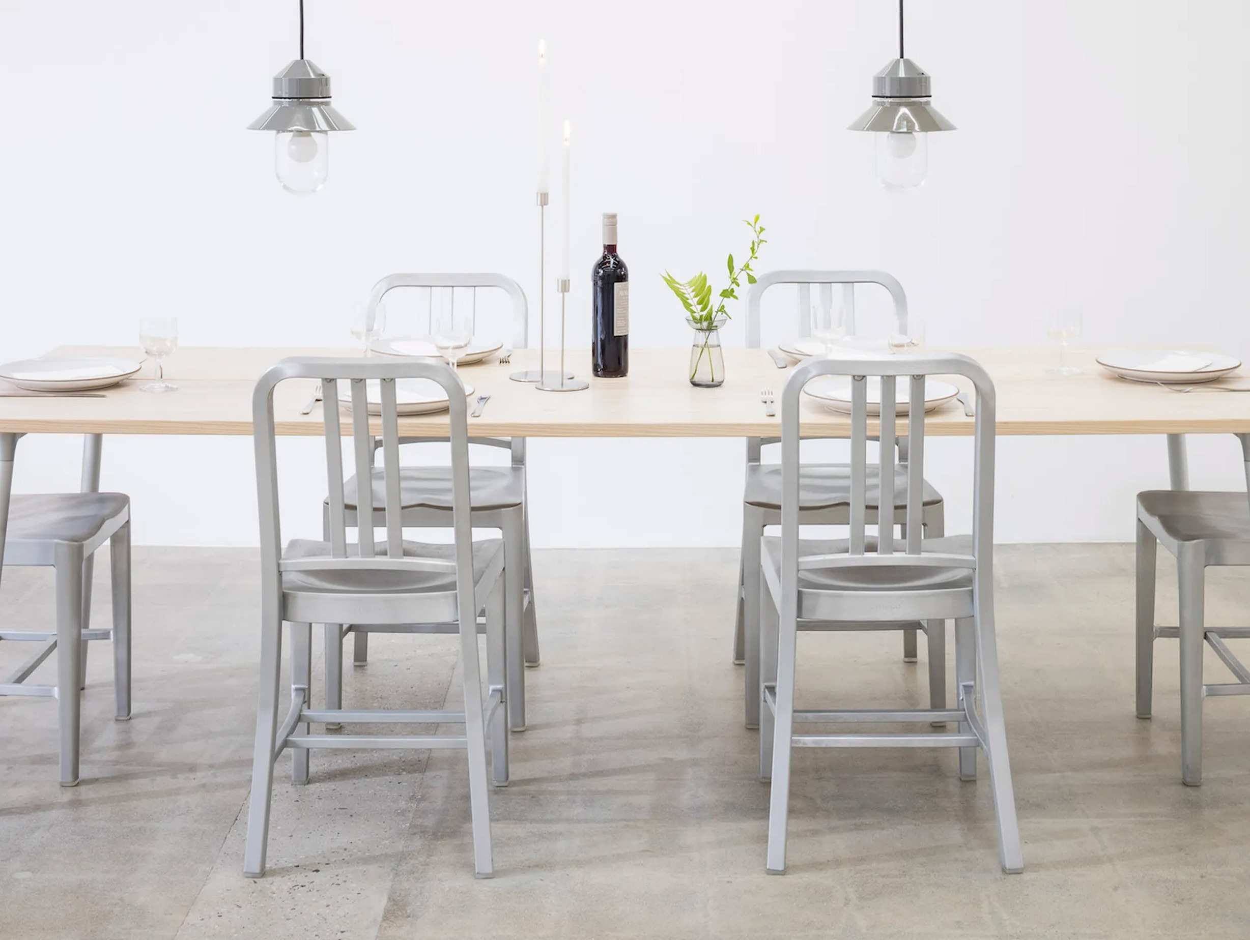 Emeco navy chair 1006 brushed aluminium lifestyle2