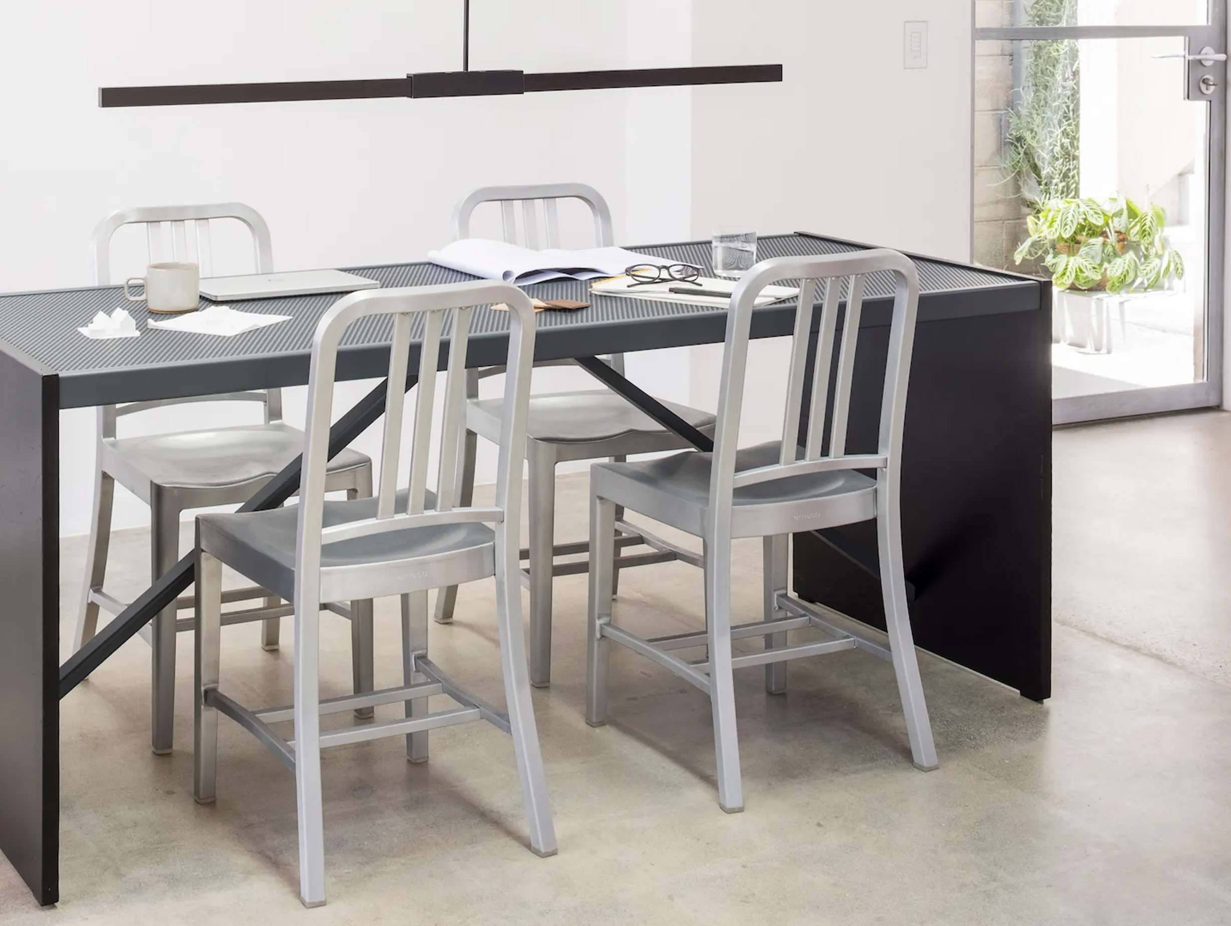 Emeco navy chair 1006 brushed aluminium lifestyle4