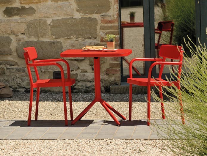 Emu Grace Outdoor Armchair And Table Red