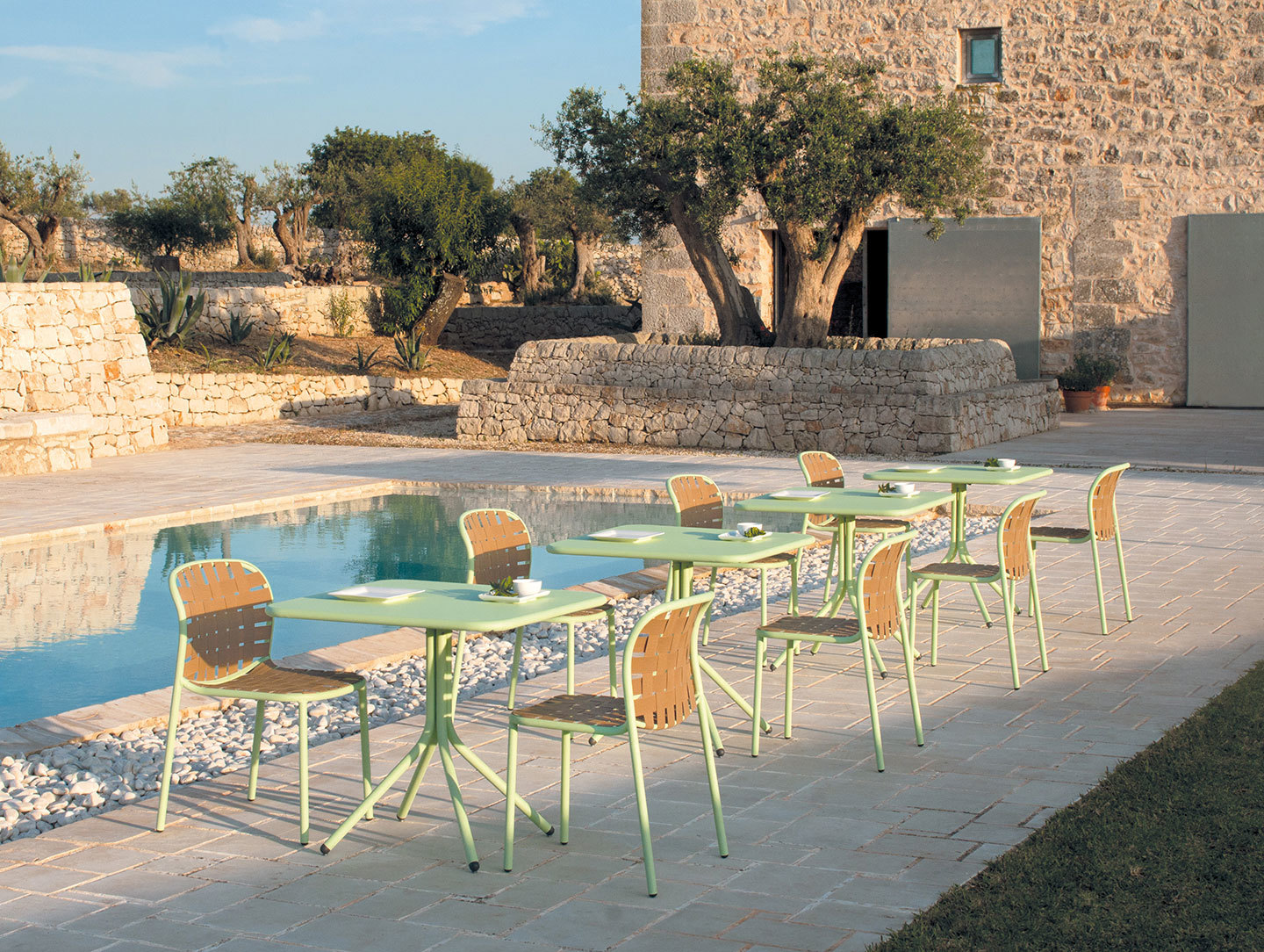 Emu Yard Dining Chairs And Cafe Tables Stefan Diez