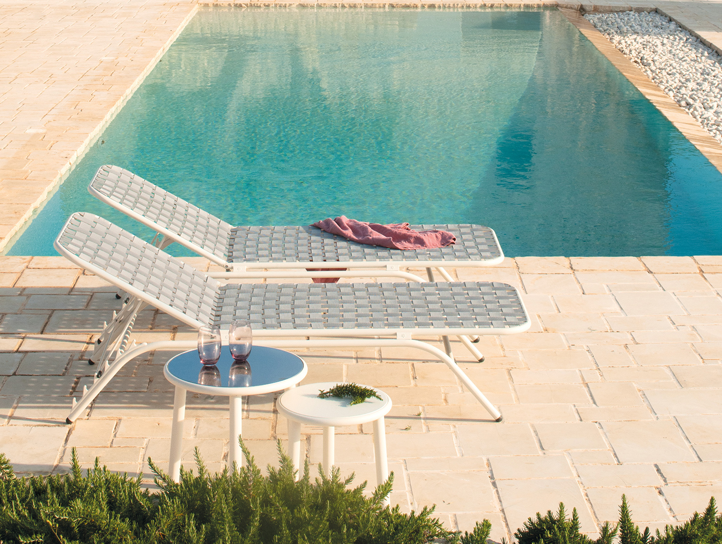 Emu Yard Sunbeds White Grey Stefan Diez