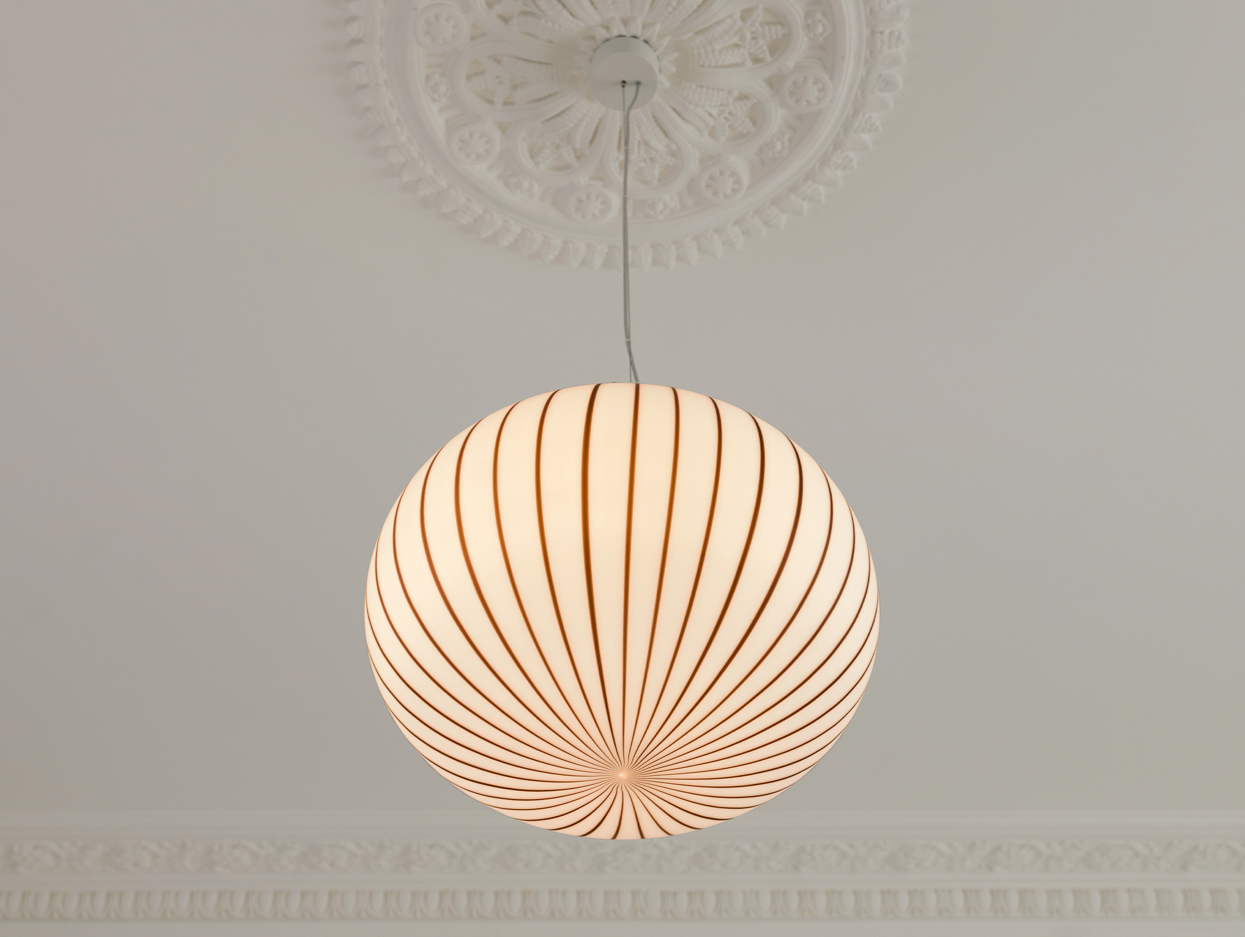 Established and sons sebastian wrong filigrana light lifestyle5