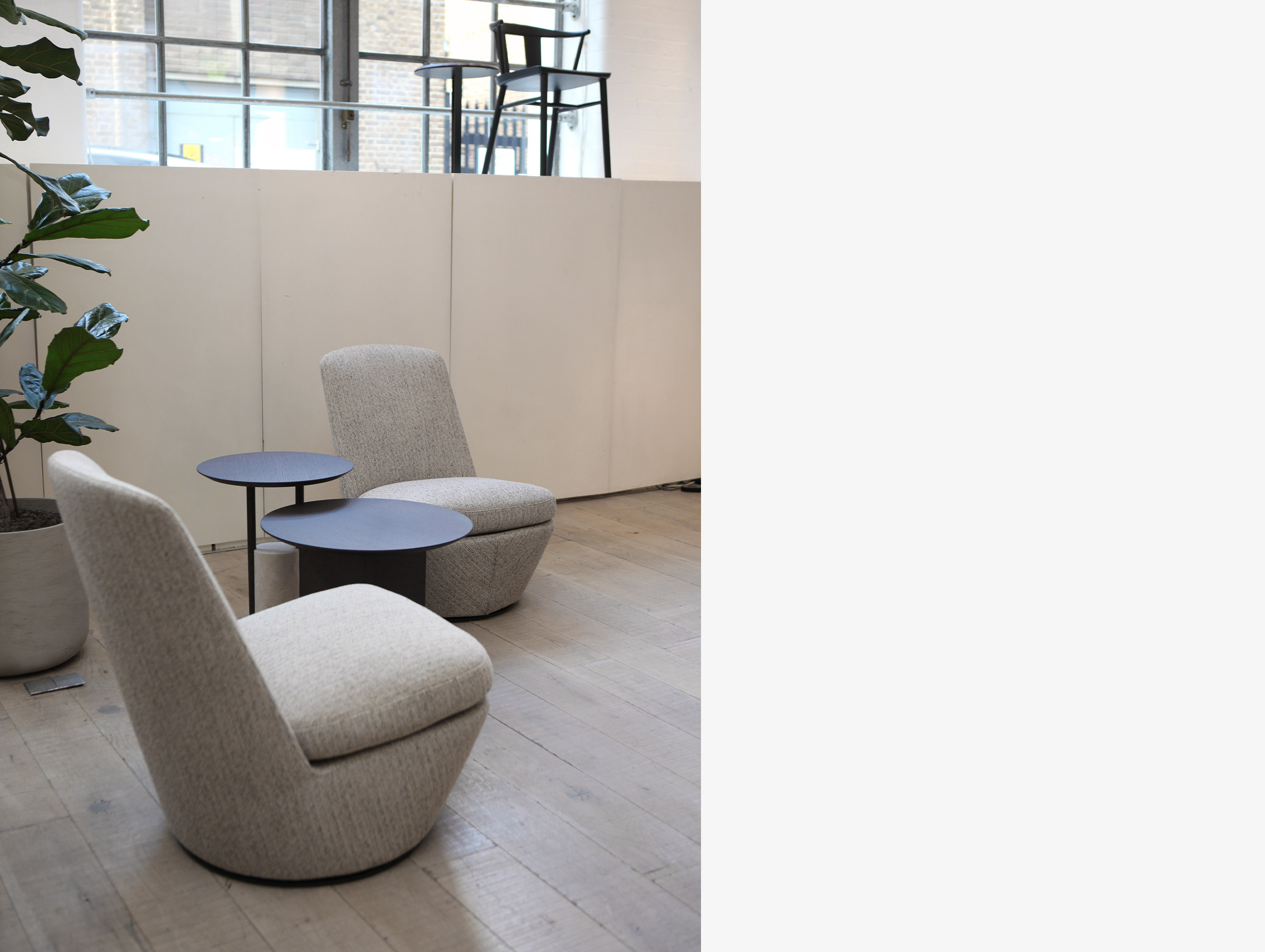 Xdp bensen pre swivel lounge chair lifestyle