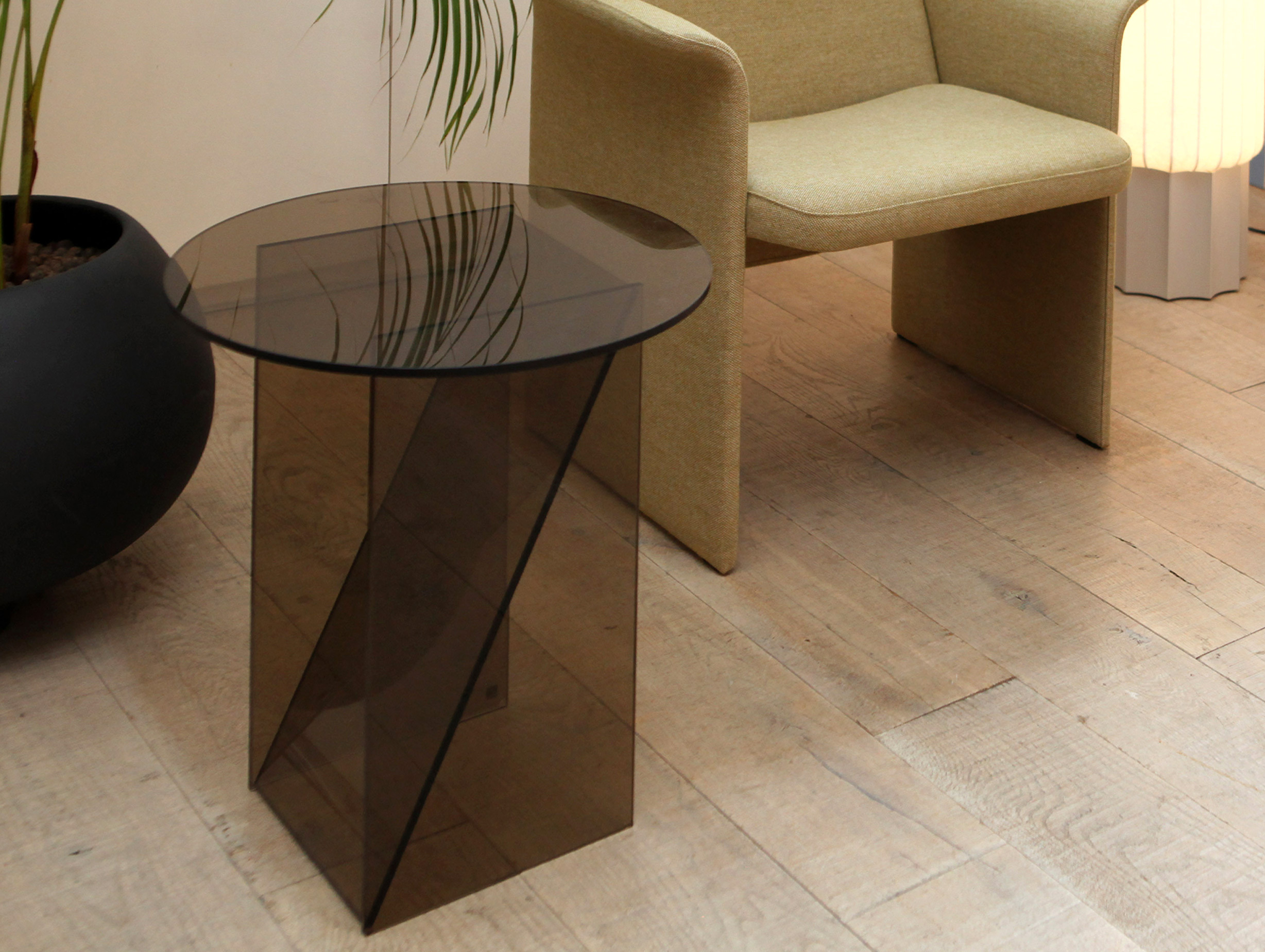 Xdp e15 furniture annabelle klute brown glass lifestyle3