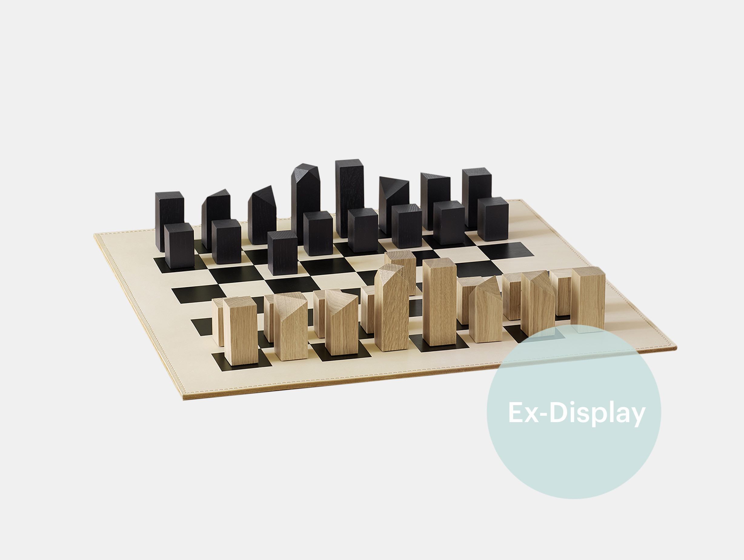 Xdp e15 nona chess set and figures