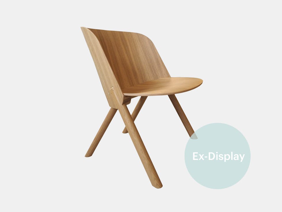 Xdp e15 that lounge chair lacquered oak Xdp e15 that lounge chair lacquered oak