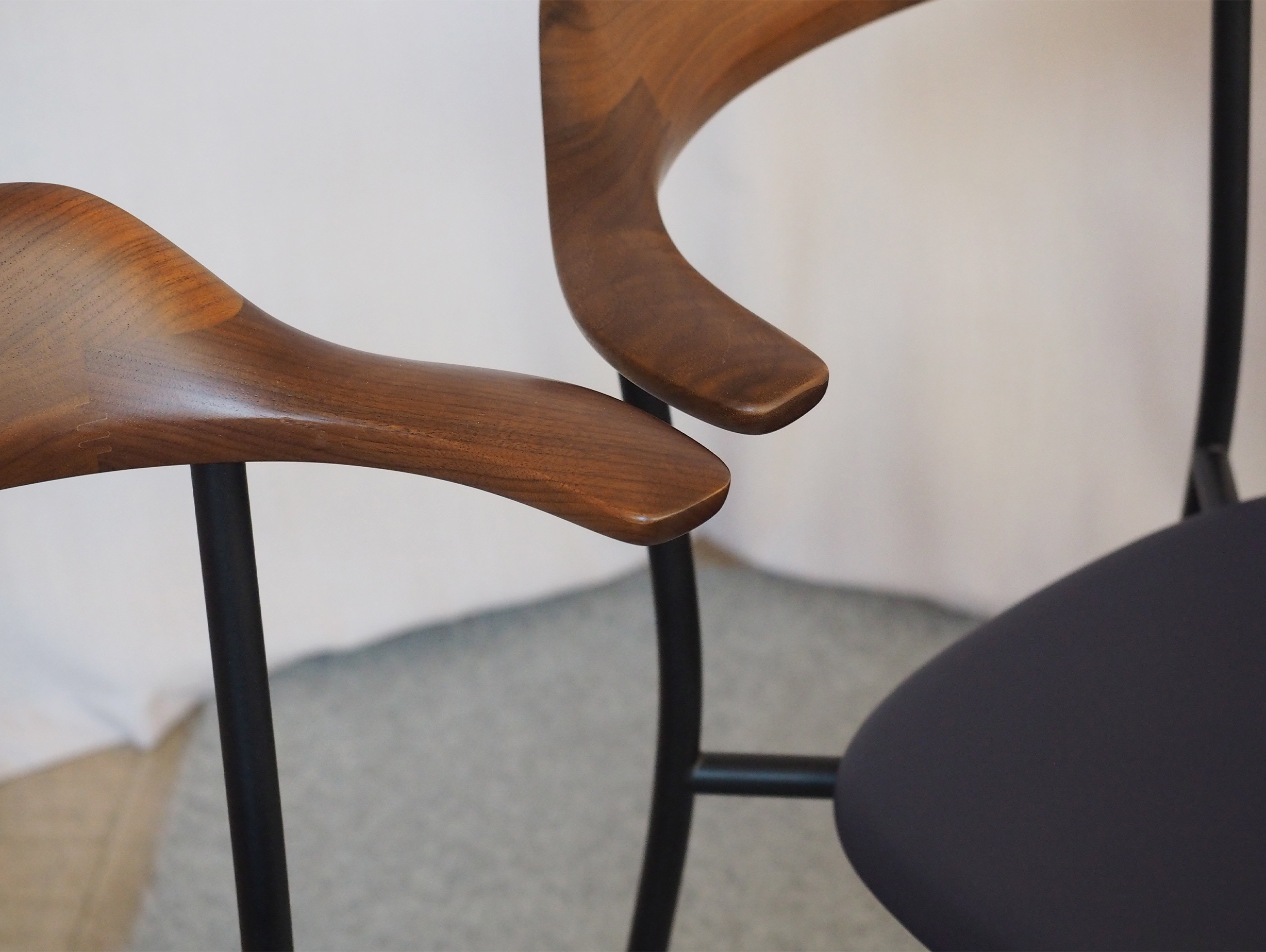 Xdp maruni naoto fukasawa hiroshima stackable chair elmosoft walnut lifestyle2