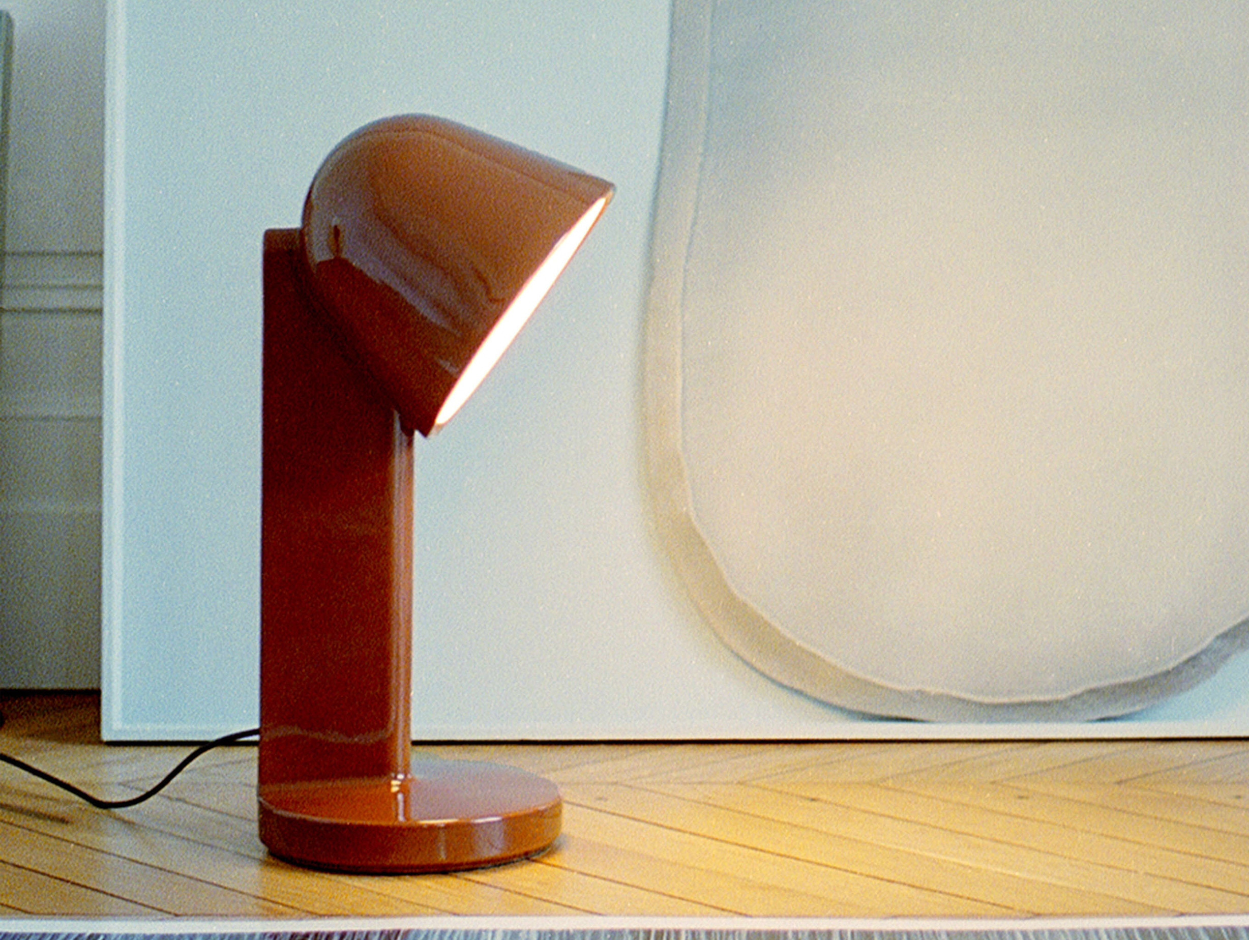 Flos ronan bouroullec ceramique table lamp down lifestyle