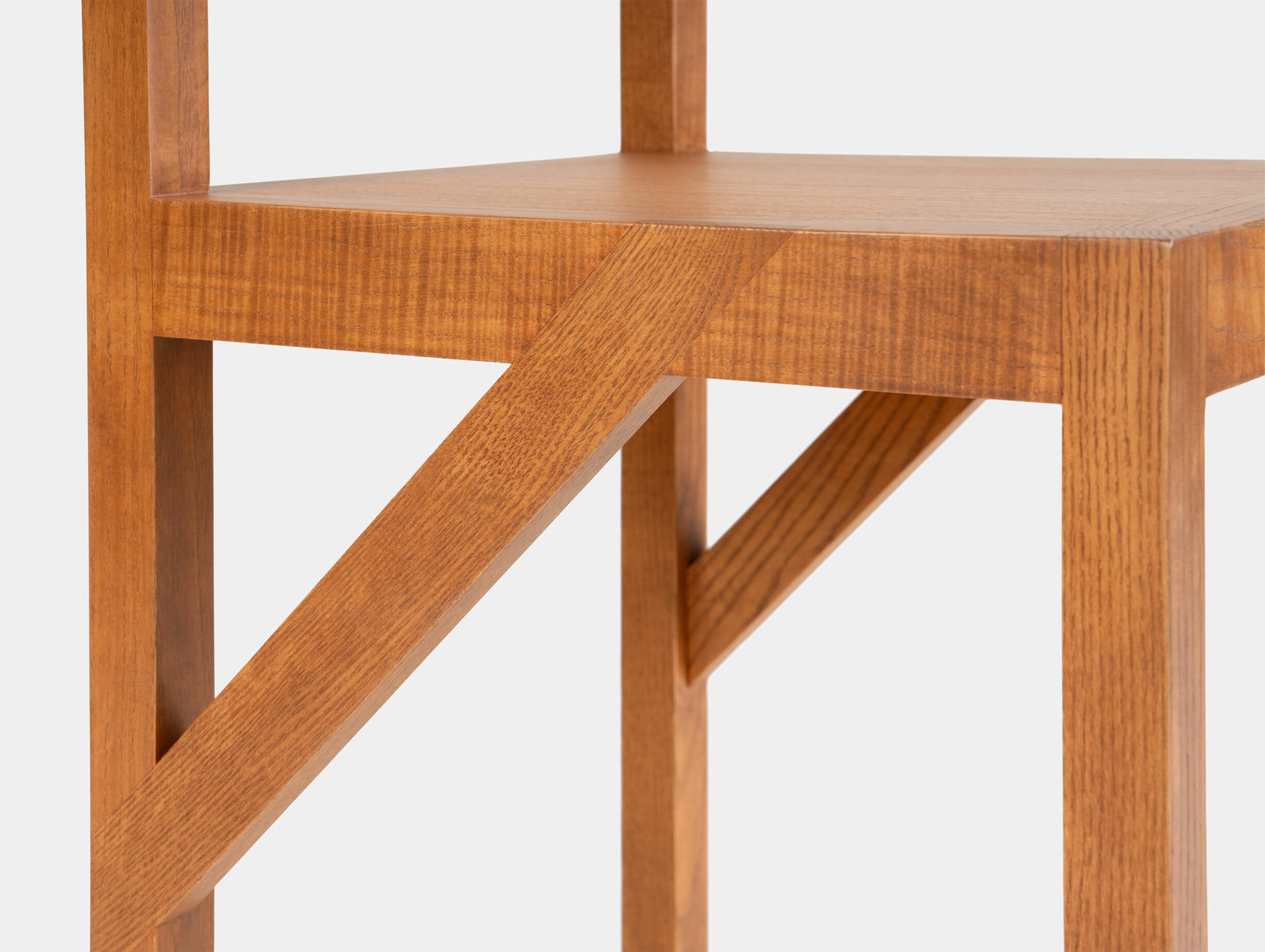 Frama bracket chair warm brown close up 1