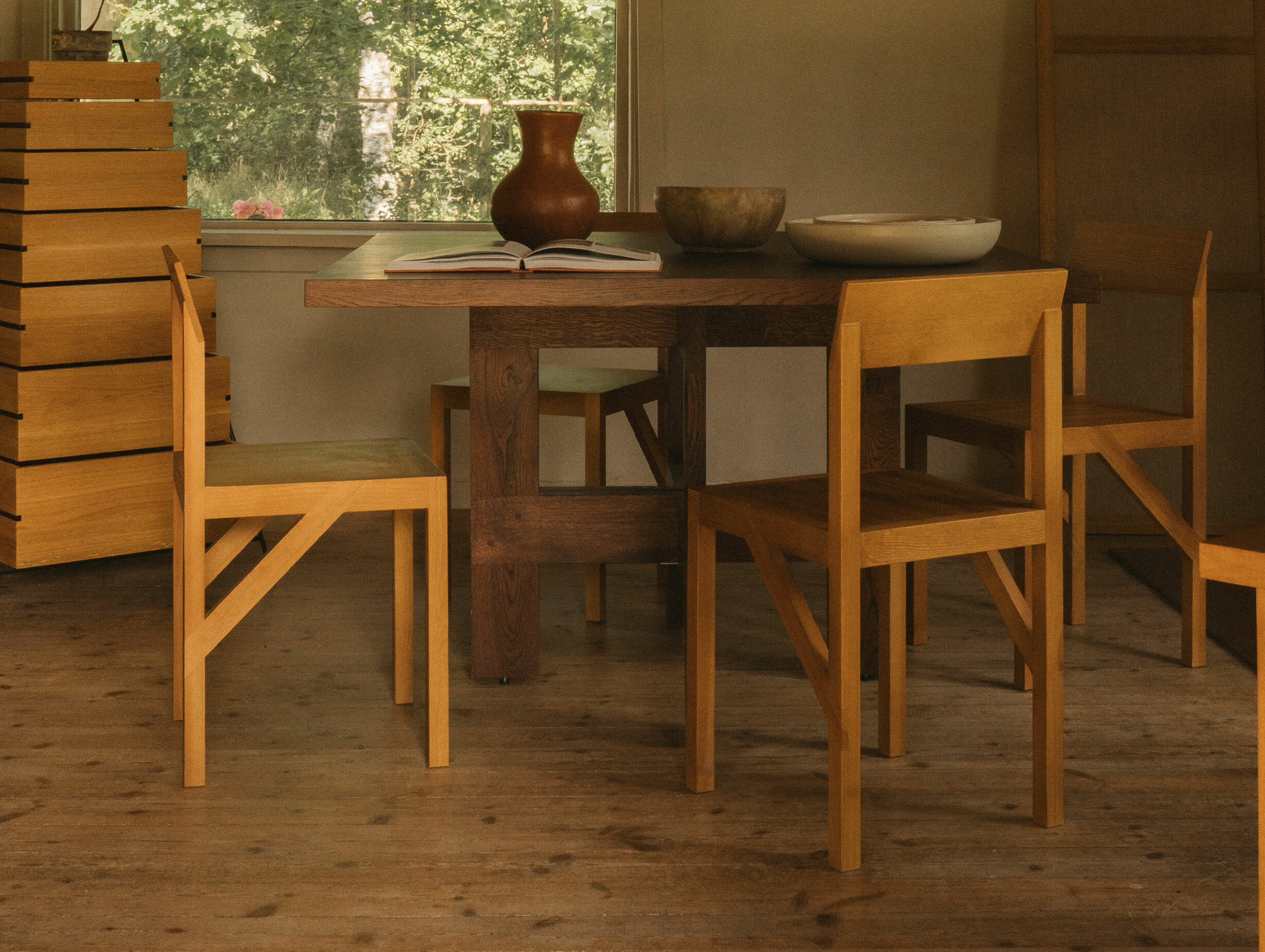 Frama bracket chair warm brown story 2