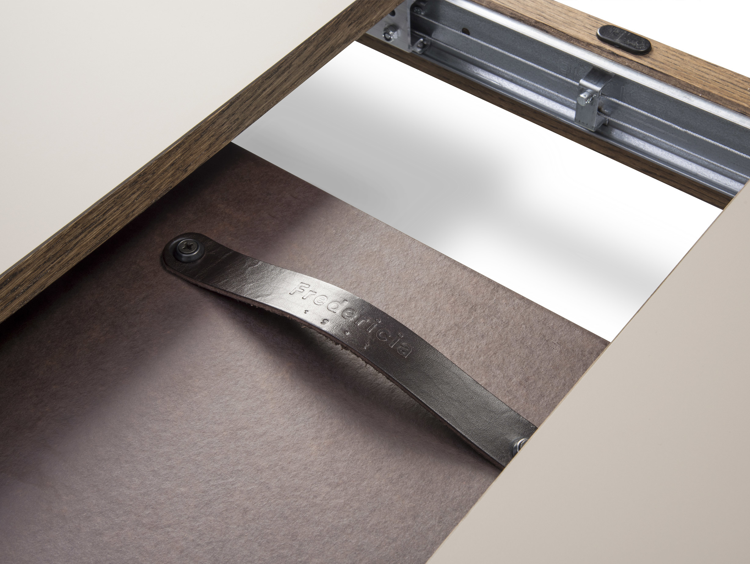 Fredericia arde ana table lifestyle2