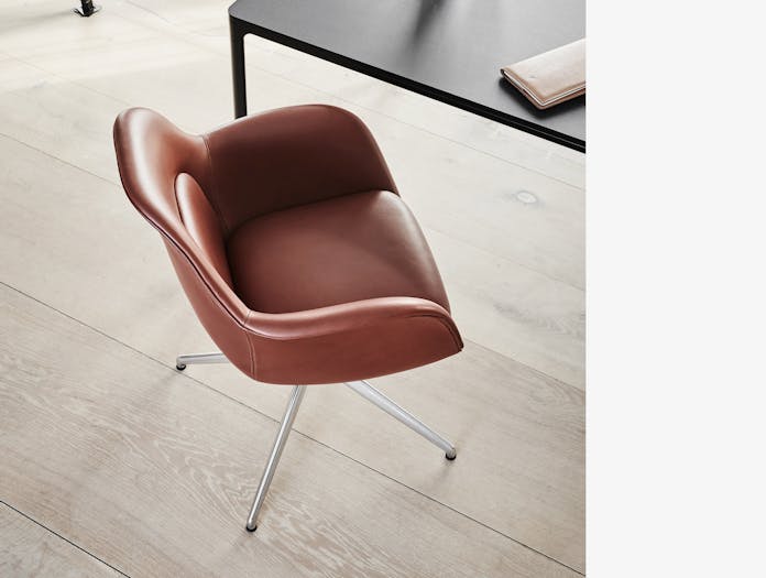 Fredericia swoon swivel base dining chair lifestyle