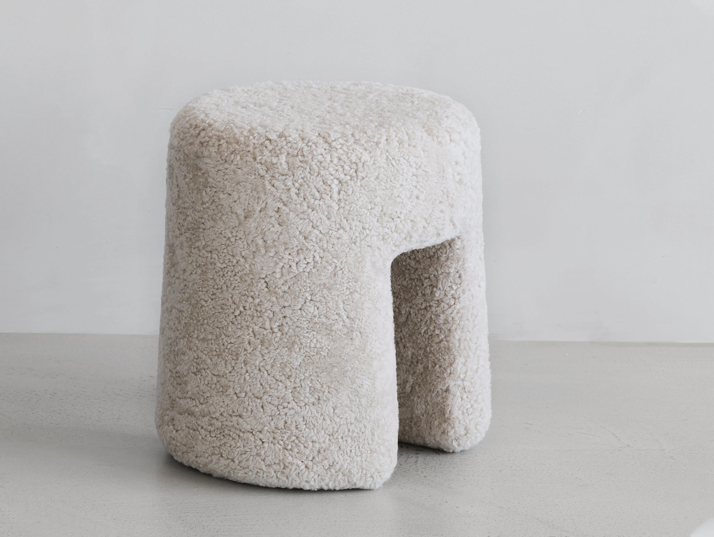 Fredericia sequoia pouf sheepskin 3