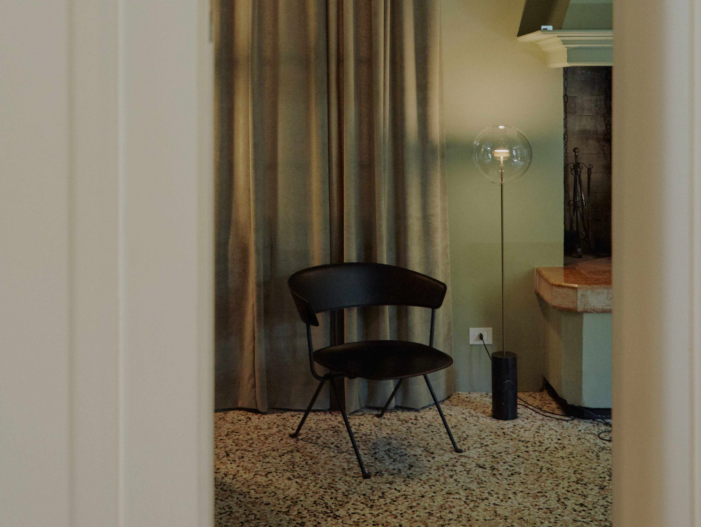 Giopato coombes bolle soffio floor lamp lifestyle