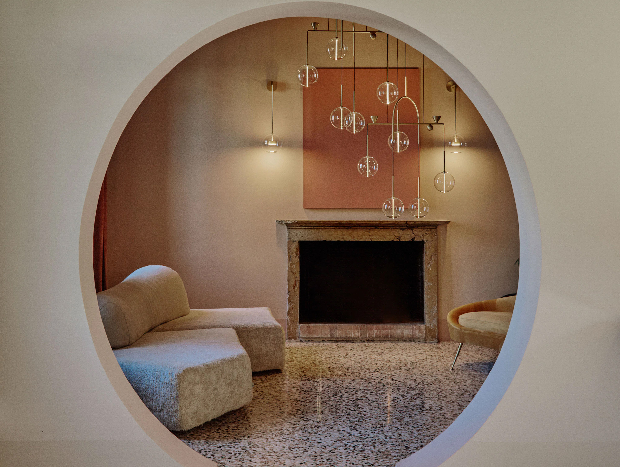 Giopato coombes dewdrops chandelier lifestyle1