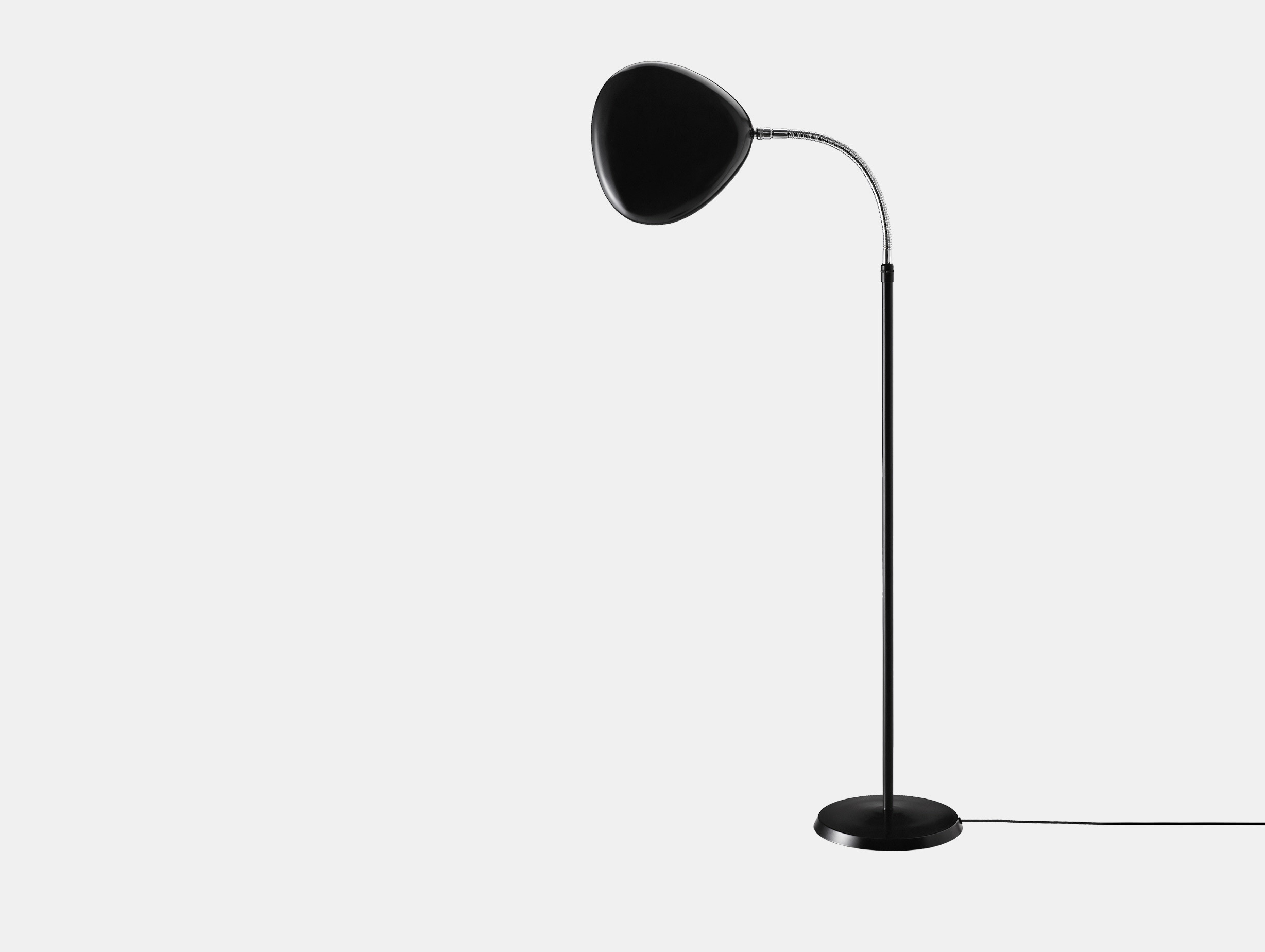 Gubi greta grossman cobra floor lamp black lifestyle