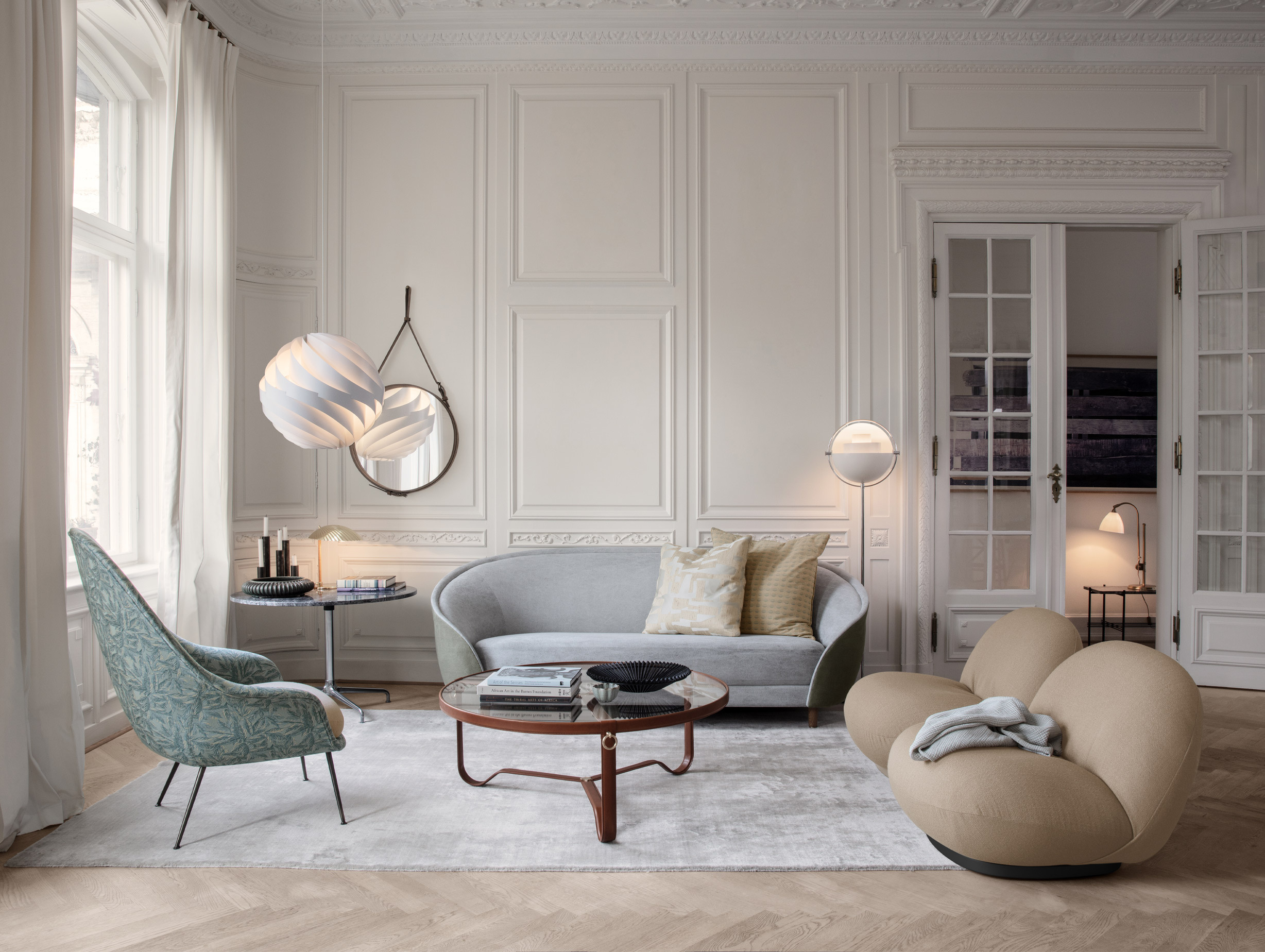 Gubi revers sofa lifestyle1