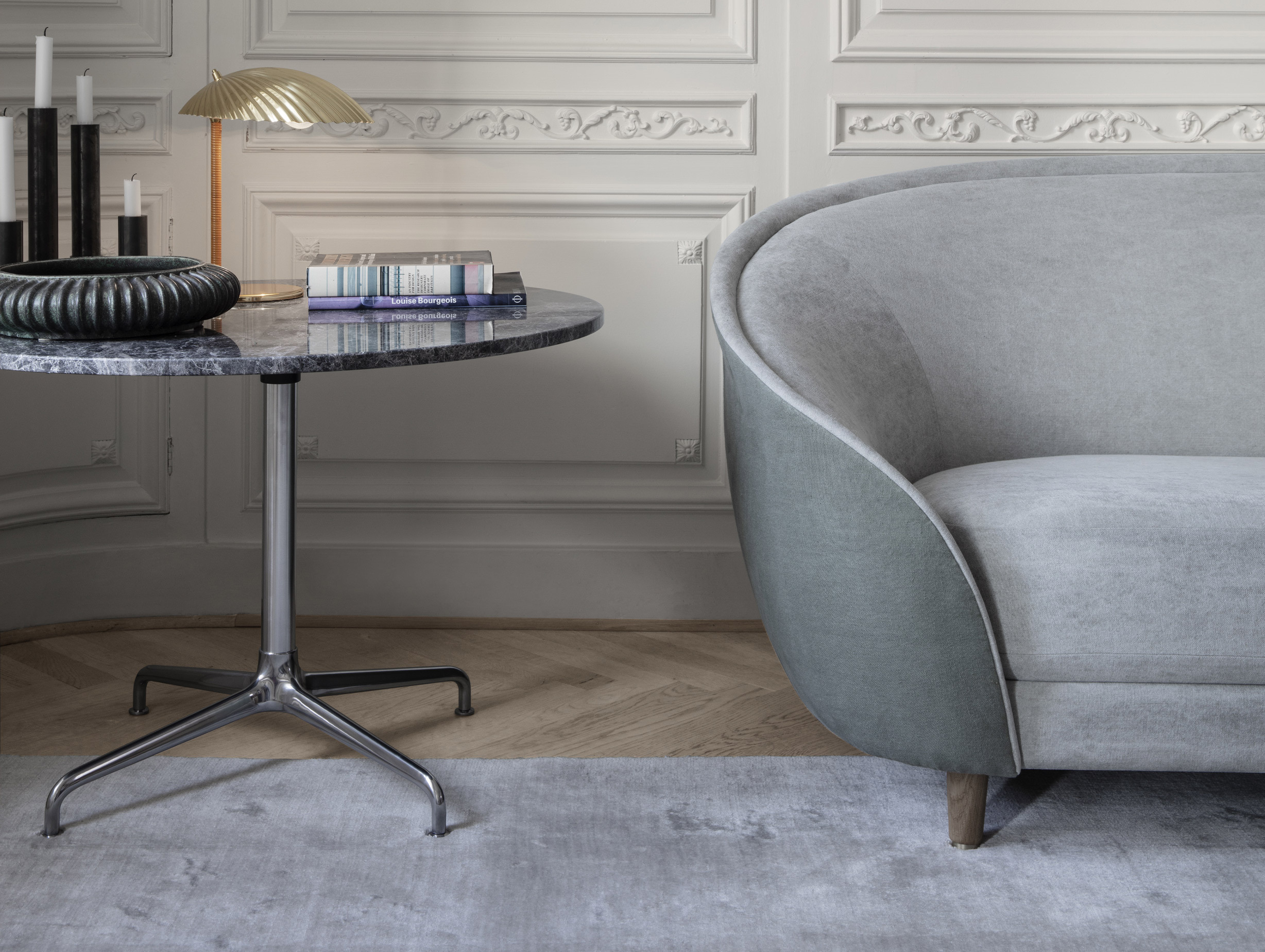 Gubi revers sofa lifestyle2