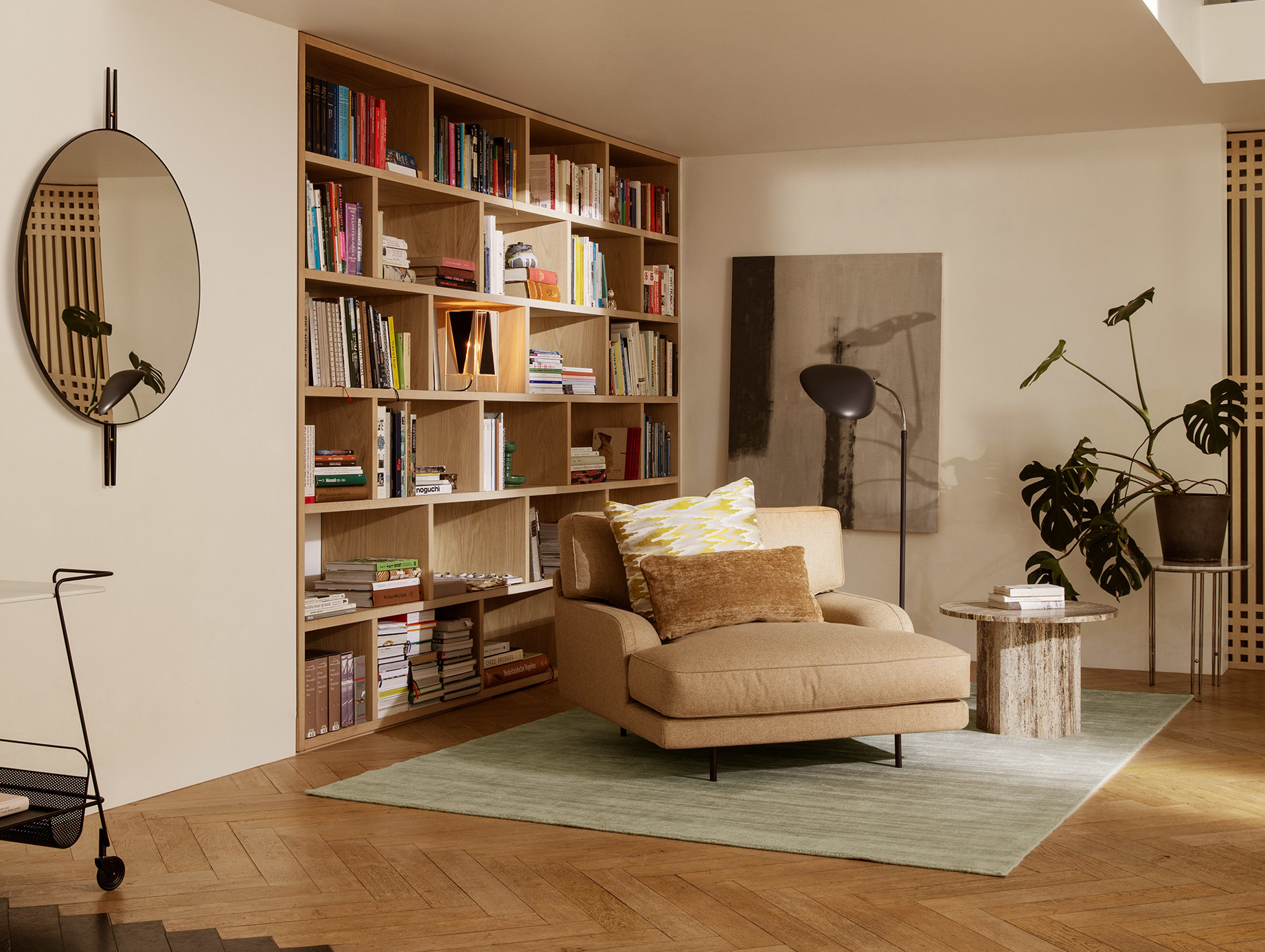 Gubi flaneur sofa lifestyle 2