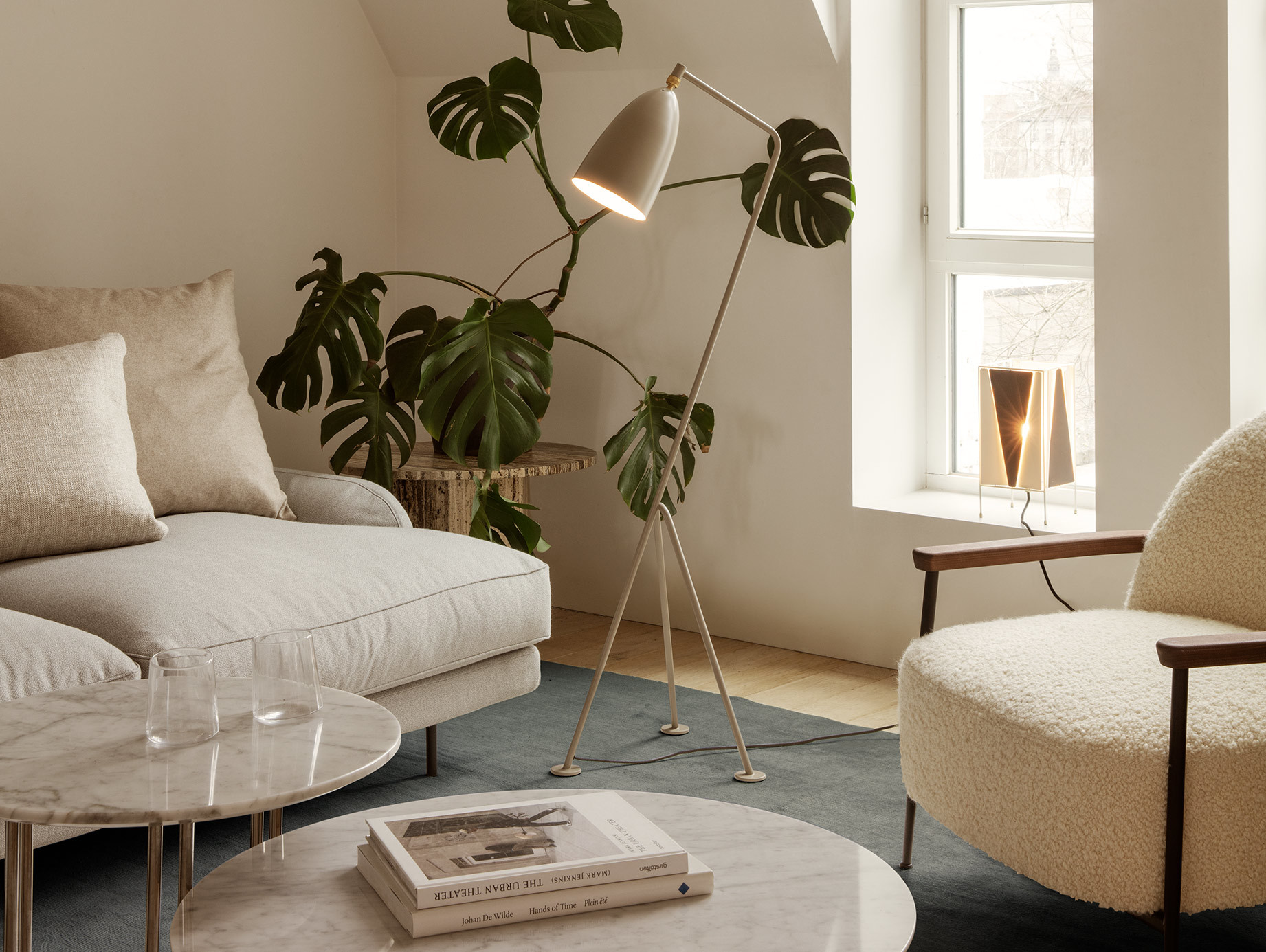 Gubi flaneur sofa lifestyle 4