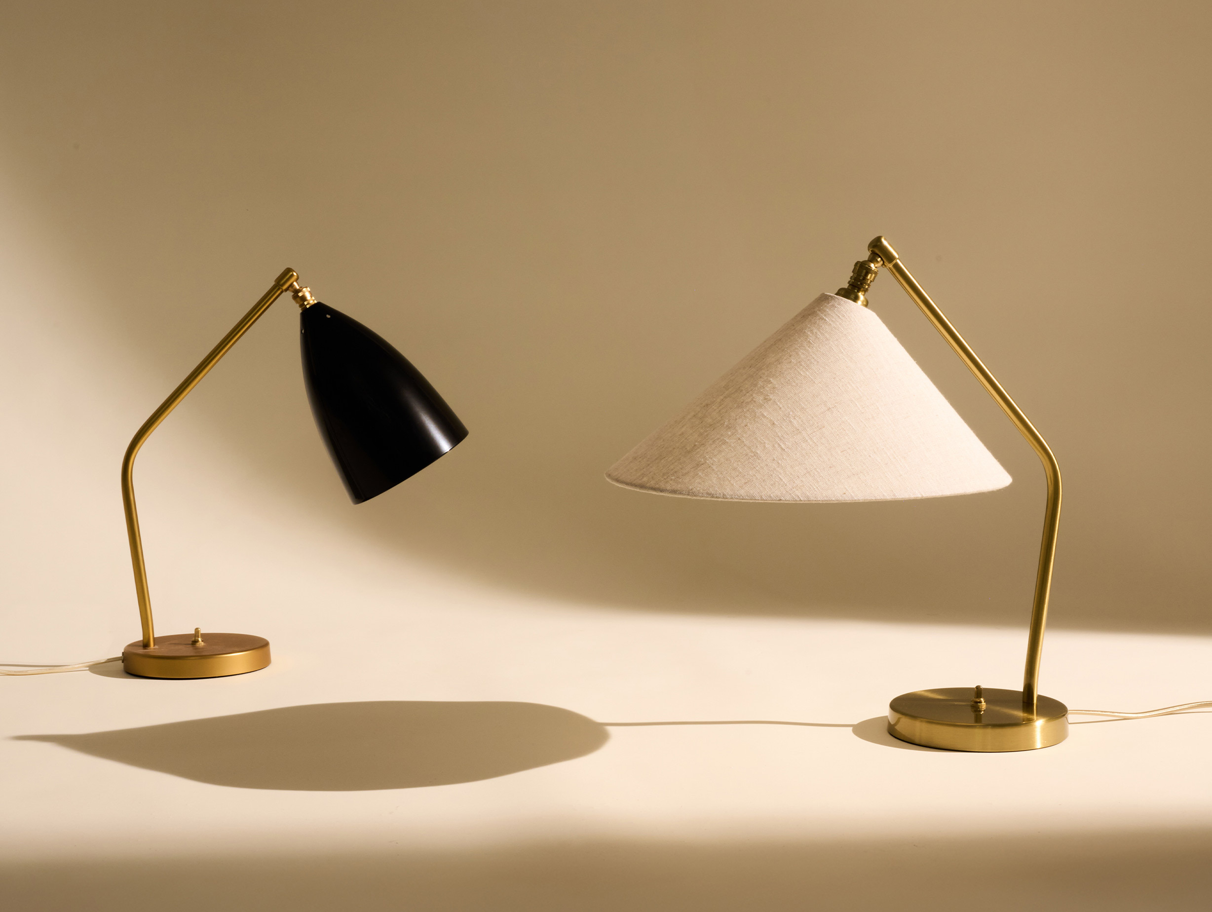 Gubi greta grossman grashoppa table lamp canvas lifestyle4