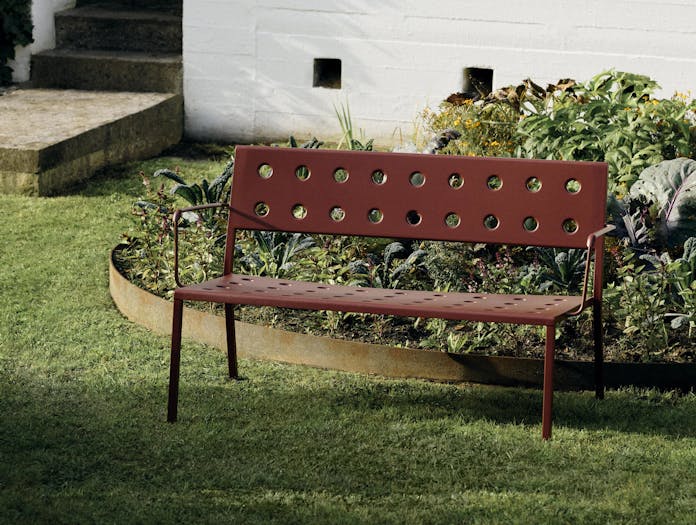 Hay bouroullec balcony lounge bench arms lifestyle2