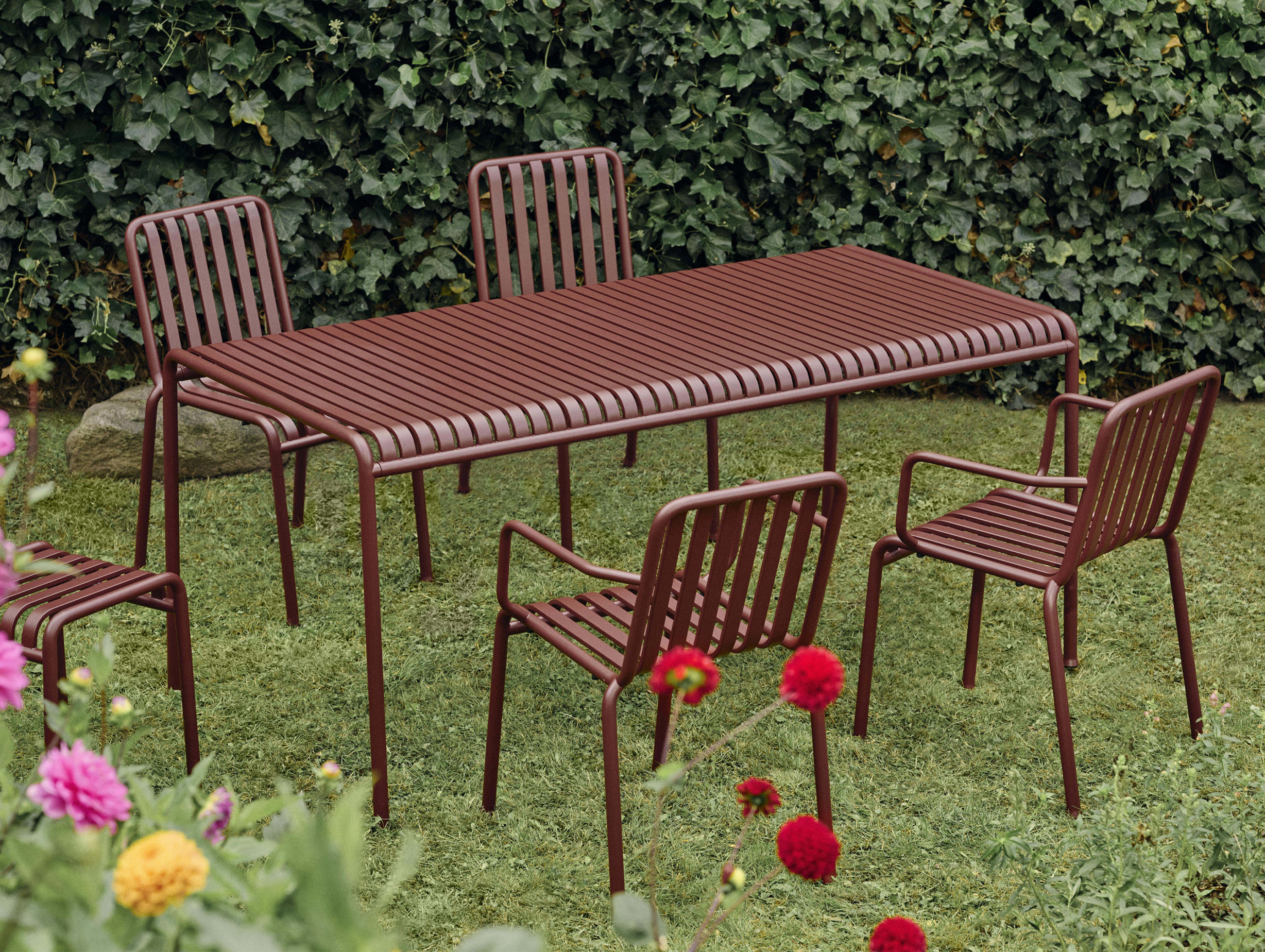 Hay bouroullec palissade table iron red lifestyle