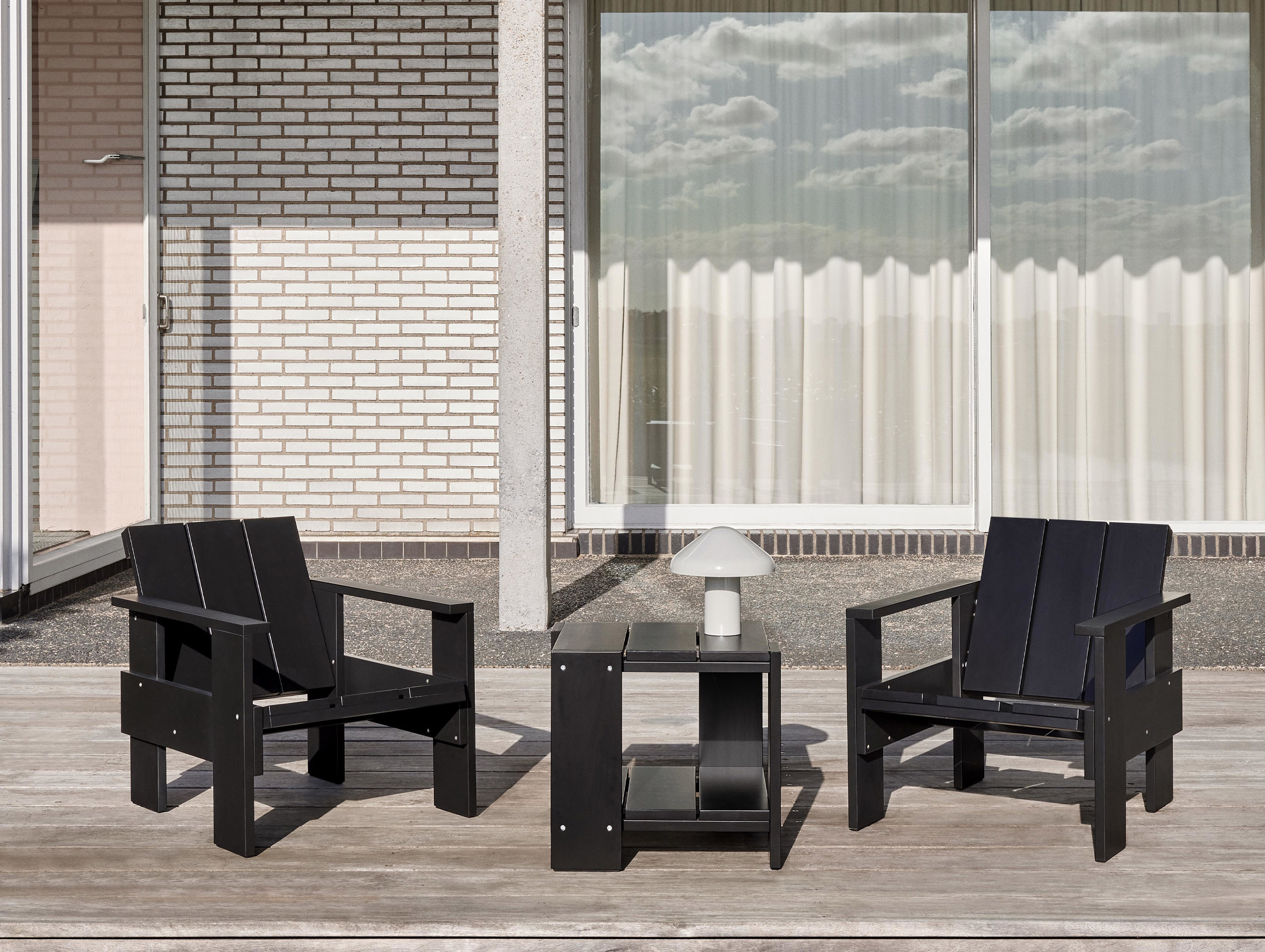 Hay crate outdoor lounge chair lifestyle 2