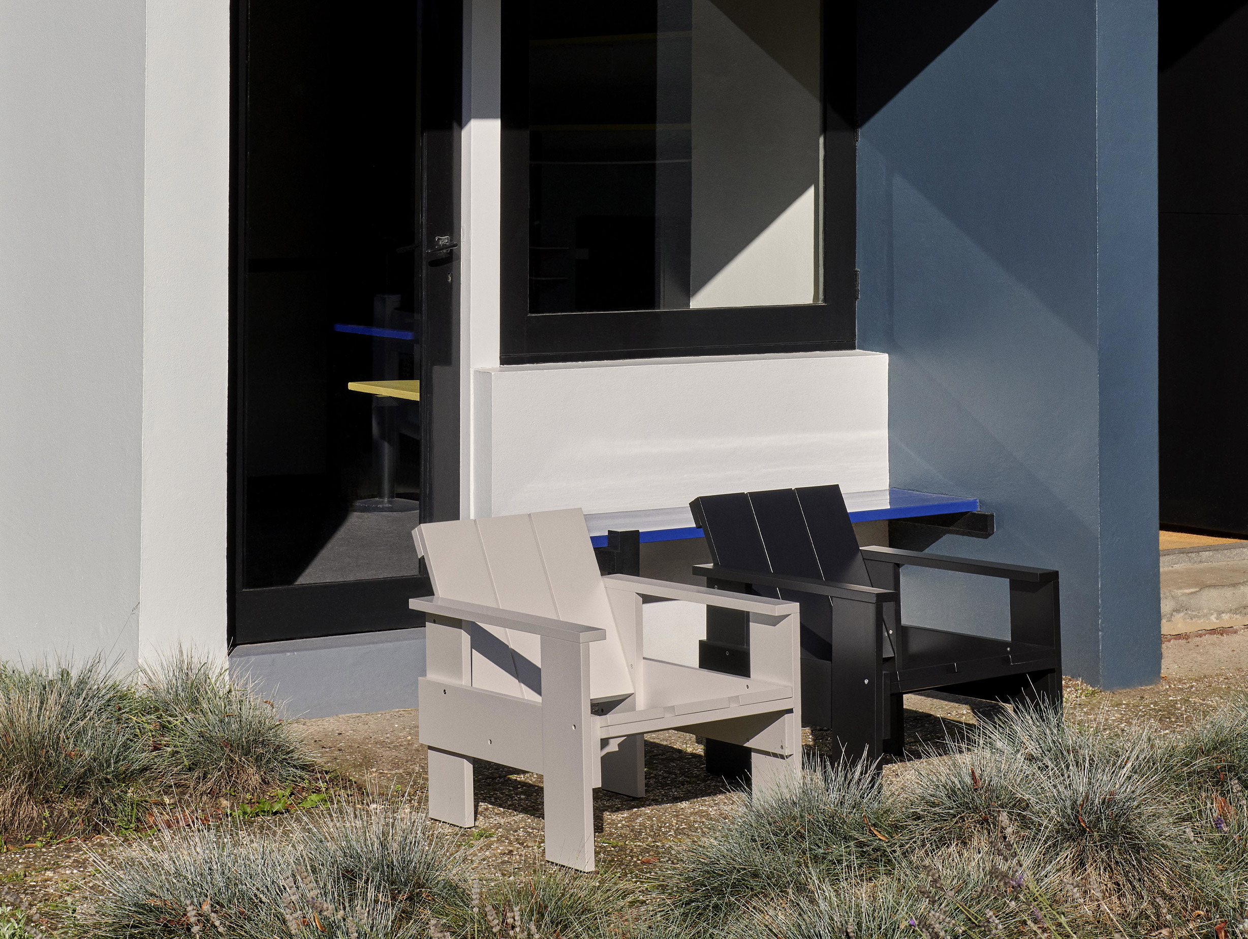 Hay crate outdoor lounge chair lifestyle 4