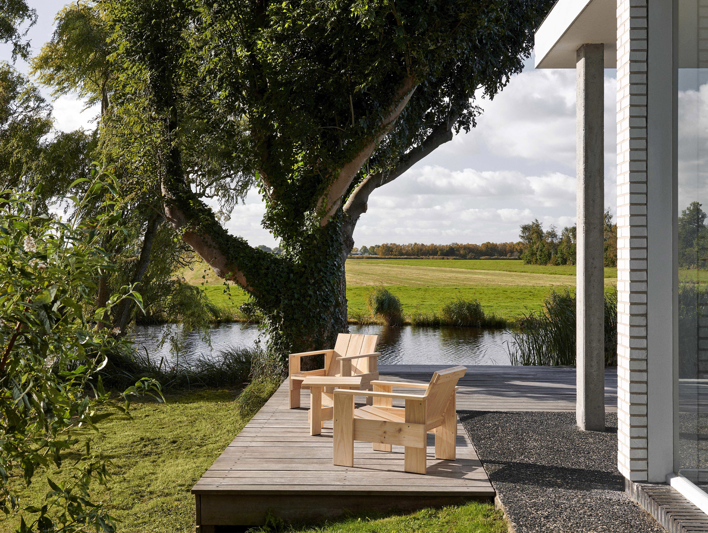 Hay crate outdoor lounge chair lifestyle 6