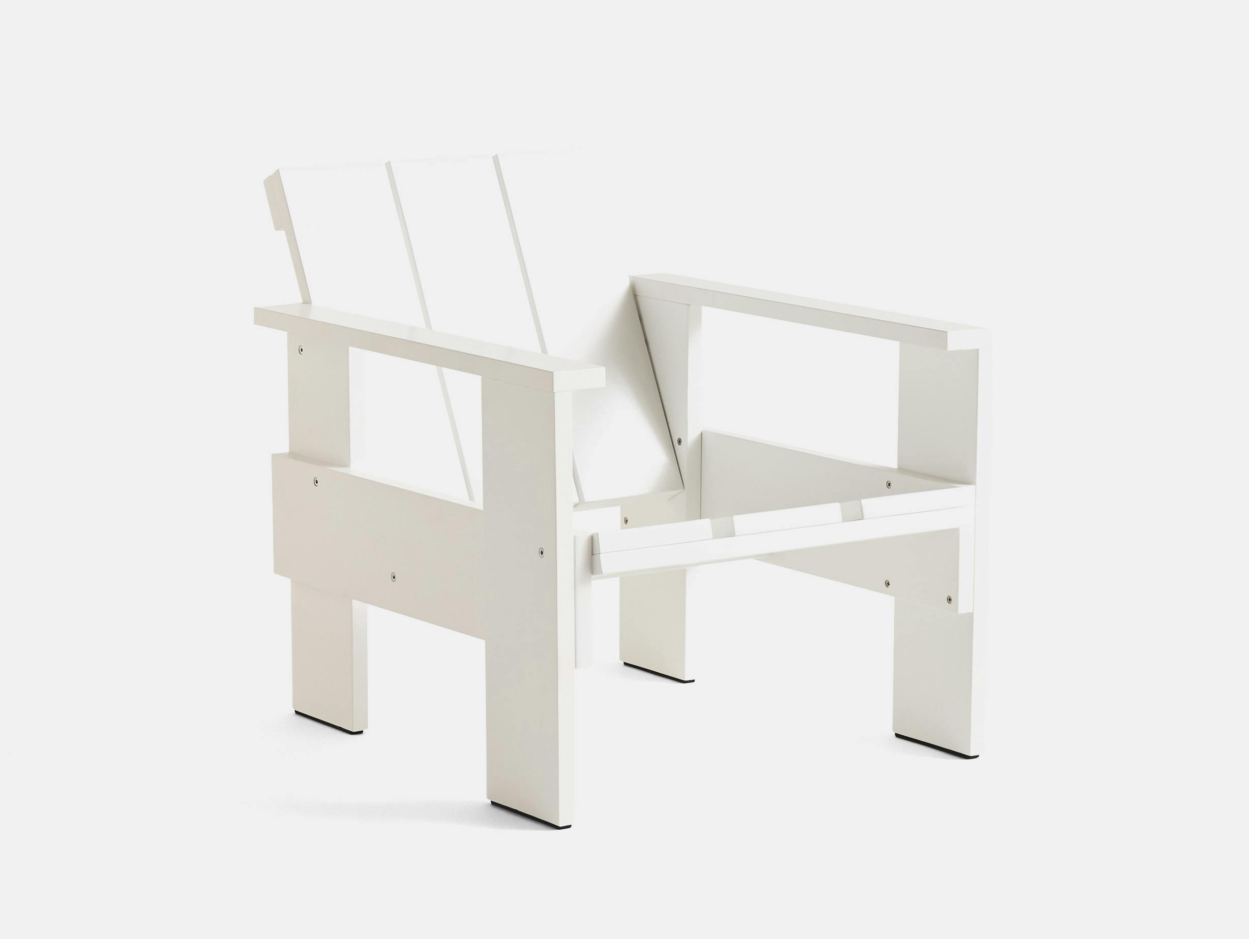 Hay crate outdoor lounge chair white
