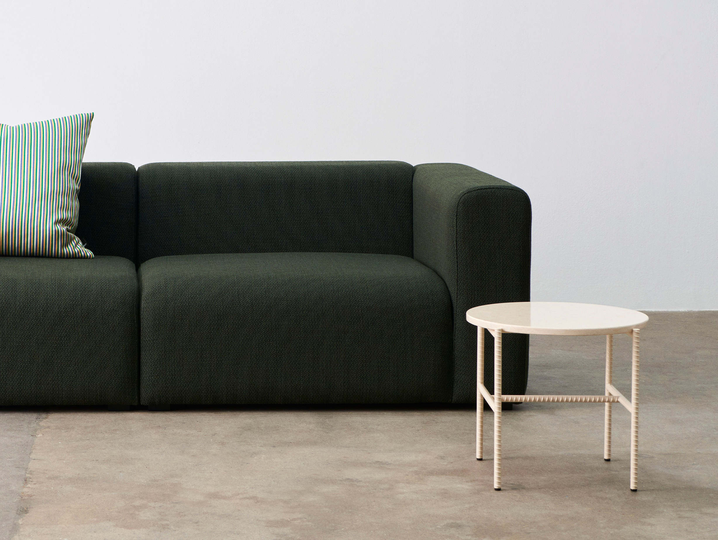 Hay sylvain willenz rebar side table round lifestyle2