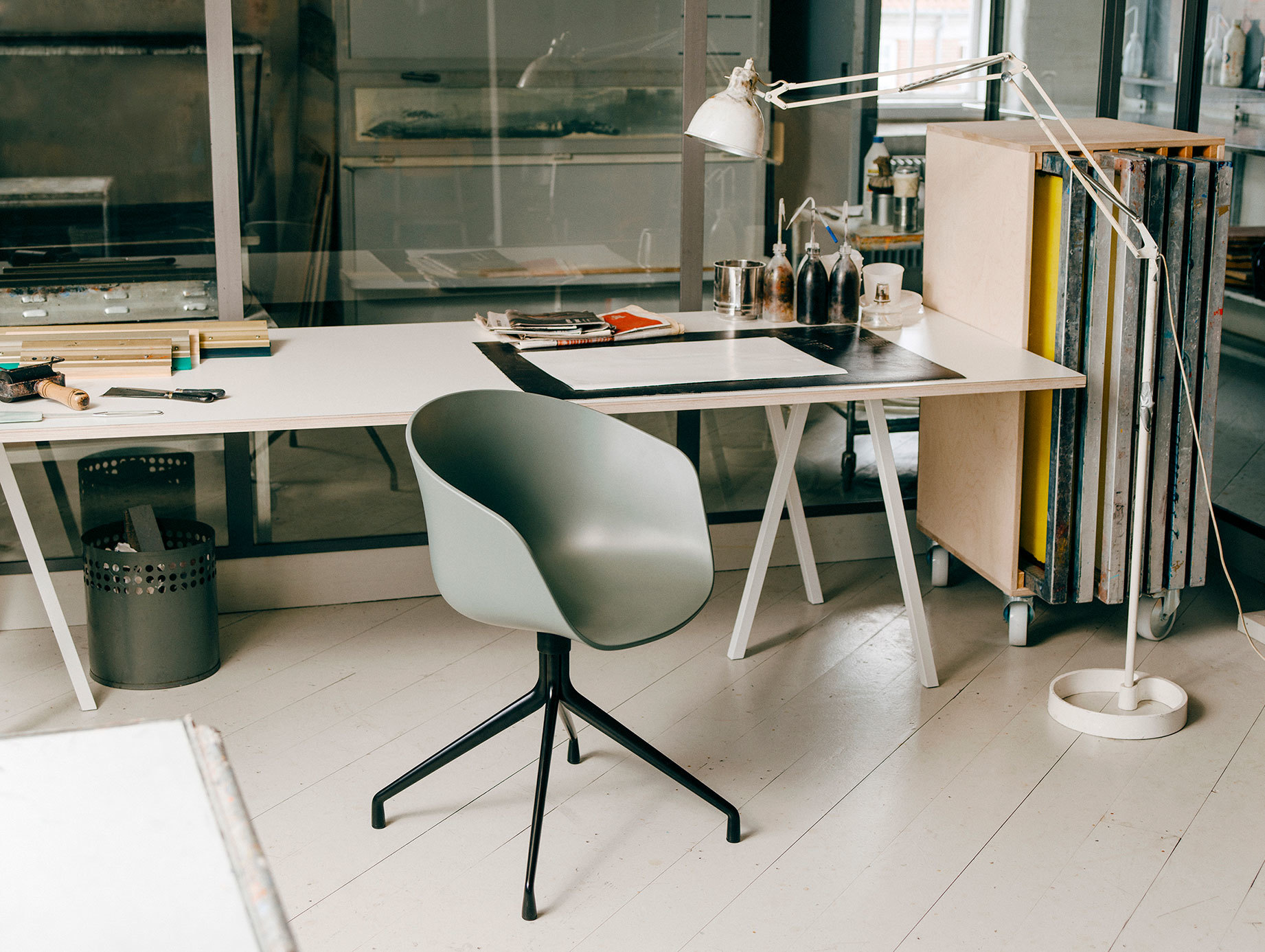 Hay Loop Stand Table White