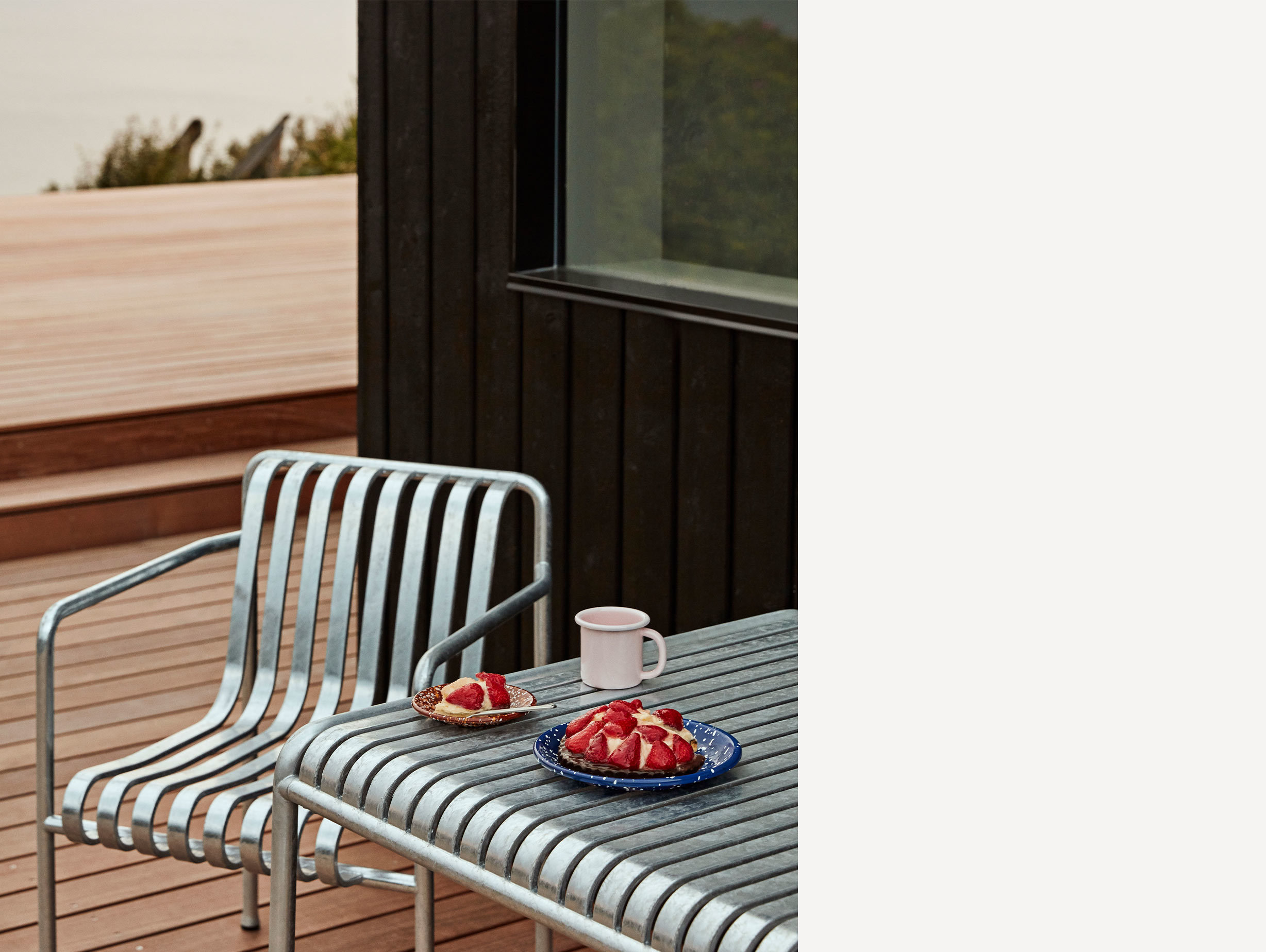 Hay palissade square dining table 3